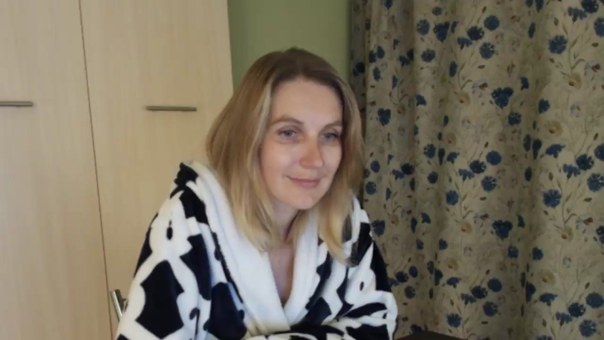 Gallery image thumbnail from HalynatheBest's myfreecams stream on, 08/13/2026, 20:07 image 16 of 20