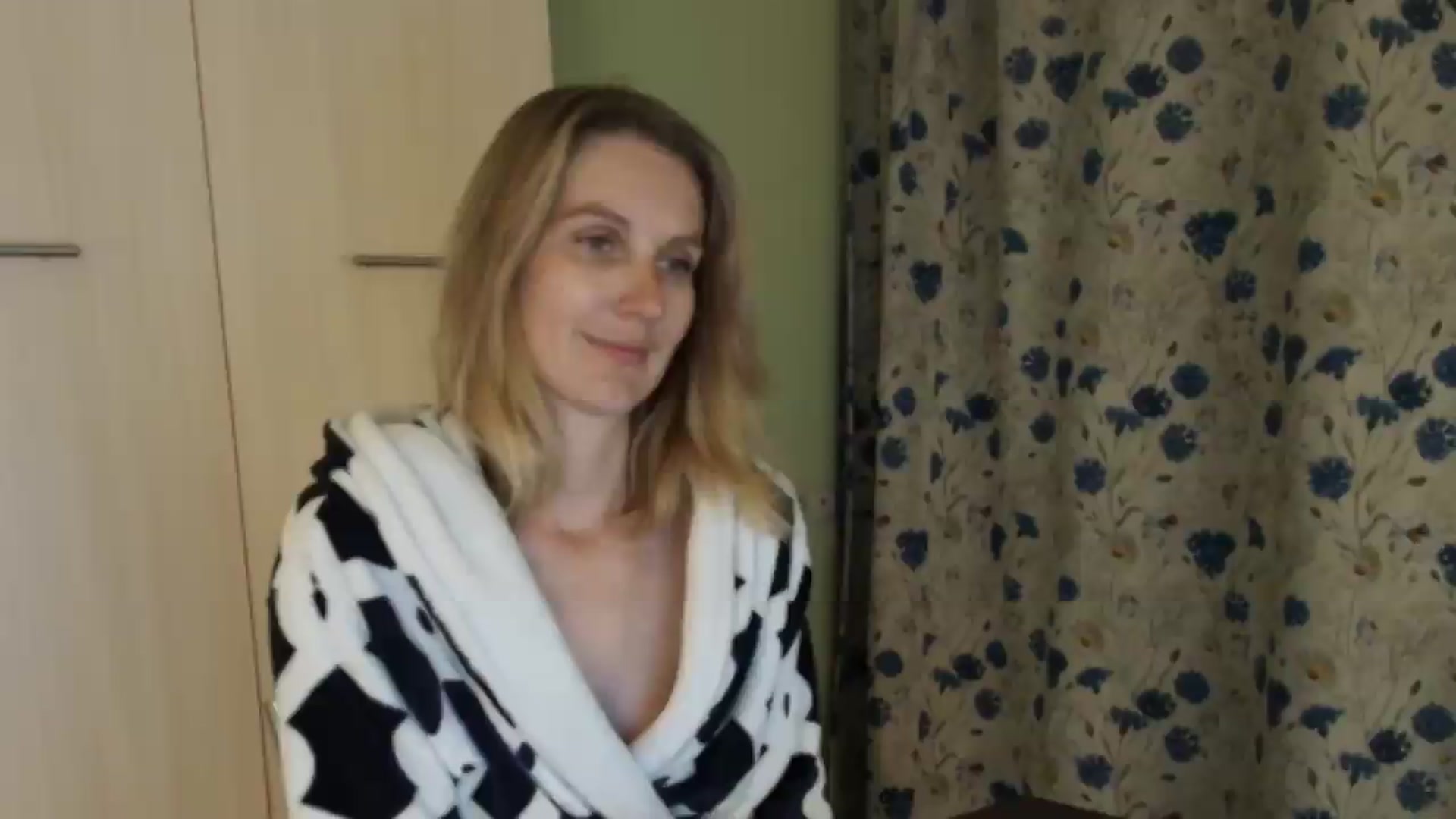 Gallery image thumbnail from HalynatheBest's myfreecams stream on, 08/13/2026, 20:07 image 6 of 20