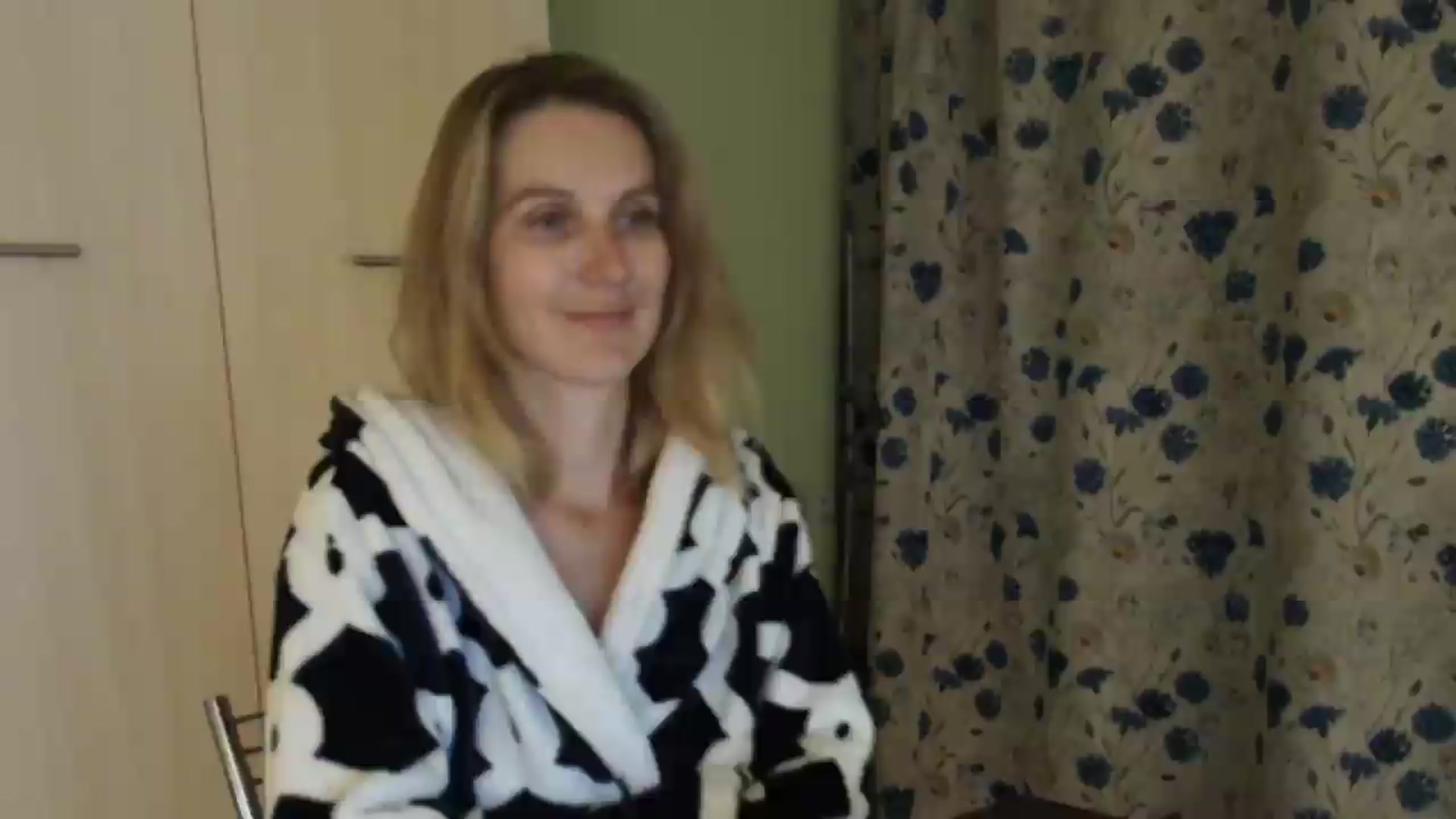 Gallery image thumbnail from HalynatheBest's myfreecams stream on, 08/13/2026, 20:07 image 3 of 20
