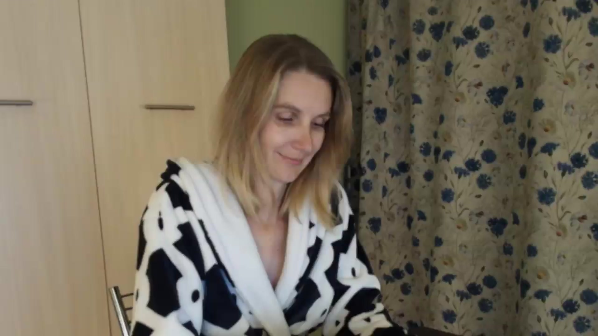 Gallery image thumbnail from HalynatheBest's myfreecams stream on, 08/13/2026, 20:07 image 13 of 20