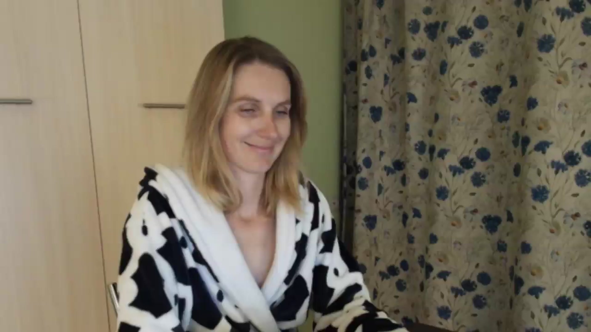 Gallery image thumbnail from HalynatheBest's myfreecams stream on, 08/13/2026, 20:07 image 8 of 20