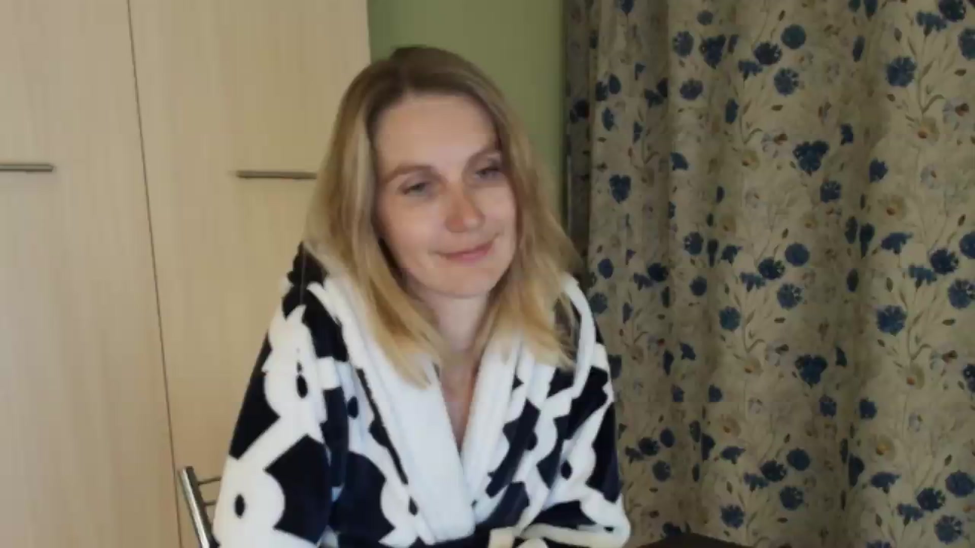 Gallery image thumbnail from HalynatheBest's myfreecams stream on, 08/13/2026, 20:07 image 7 of 20