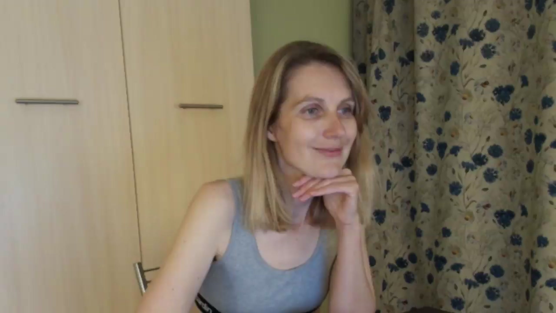 Gallery image thumbnail from HalynatheBest's myfreecams stream on, 08/15/2026, 21:11 image 6 of 20