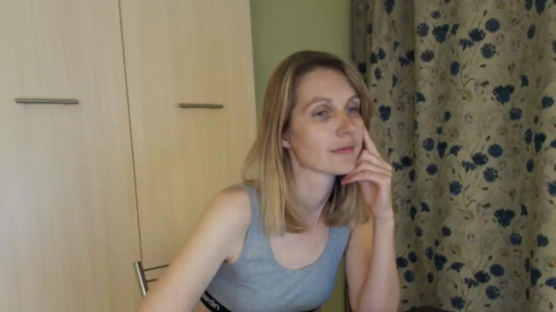Gallery image thumbnail from HalynatheBest's myfreecams stream on, 08/15/2026, 21:11 image 7 of 20