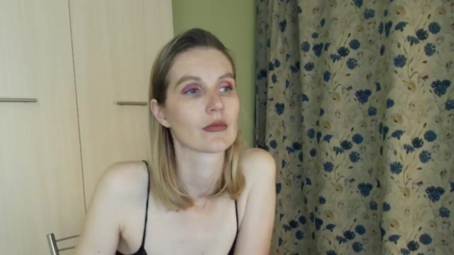 Gallery image thumbnail from HalynatheBest's myfreecams stream on, 08/25/2026, 21:01 image 12 of 20