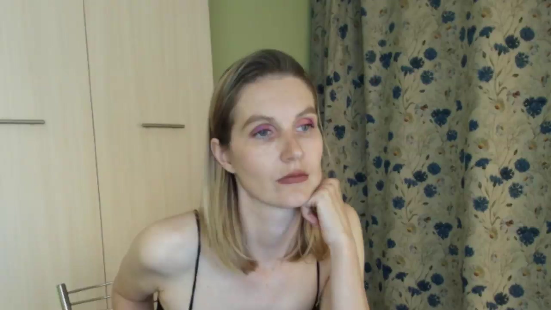 Gallery image thumbnail from HalynatheBest's myfreecams stream on, 08/25/2026, 21:01 image 13 of 20