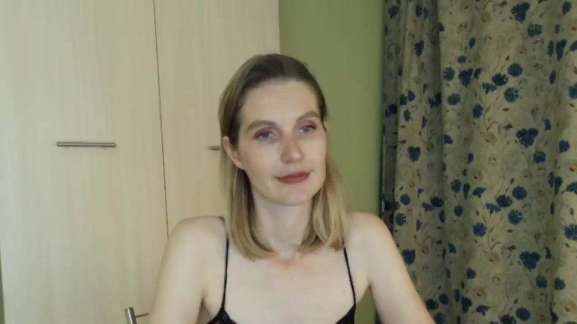 Gallery image thumbnail from HalynatheBest's myfreecams stream on, 08/25/2026, 21:01 image 5 of 20