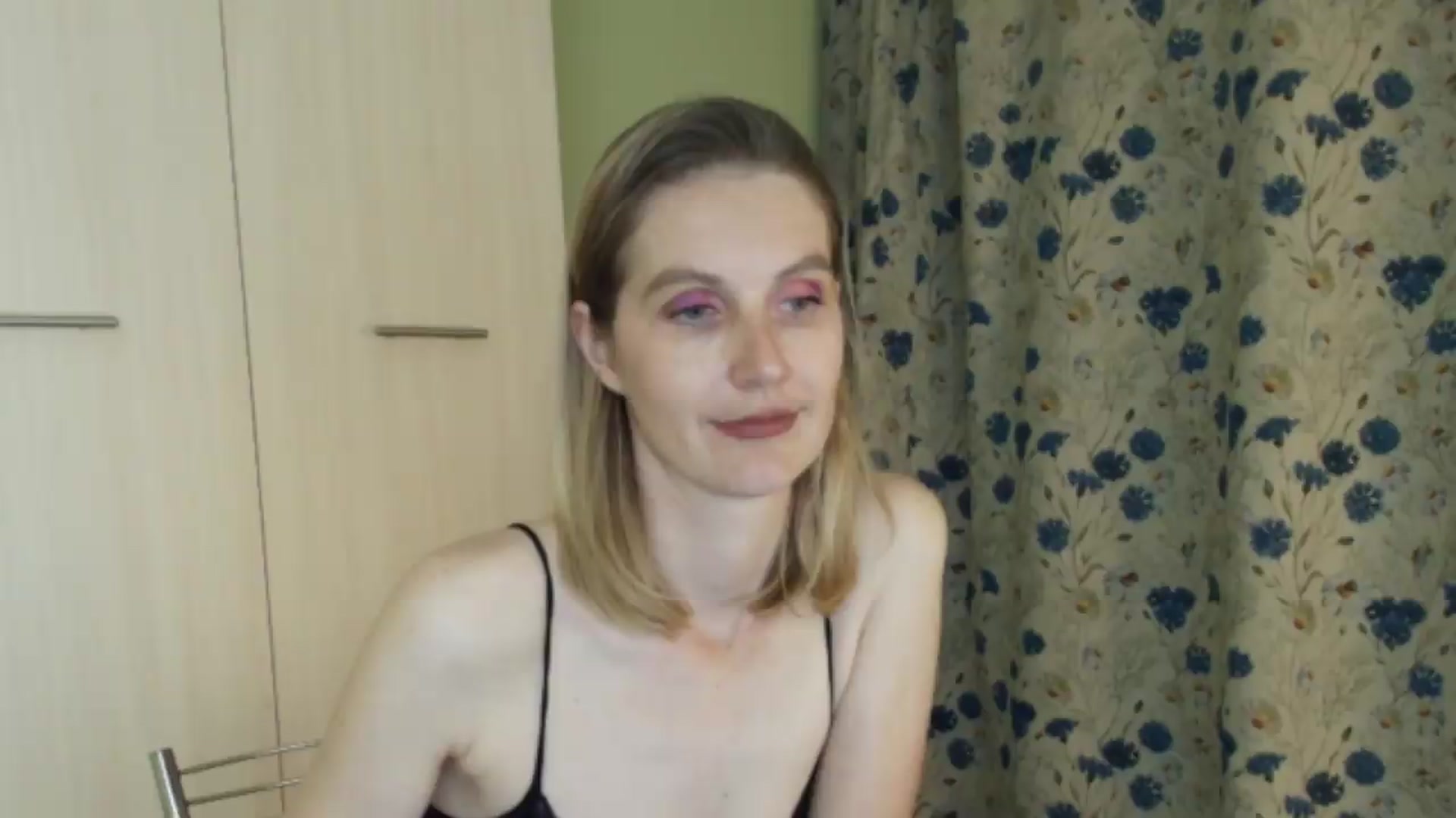 Gallery image thumbnail from HalynatheBest's myfreecams stream on, 08/25/2026, 21:01 image 14 of 20