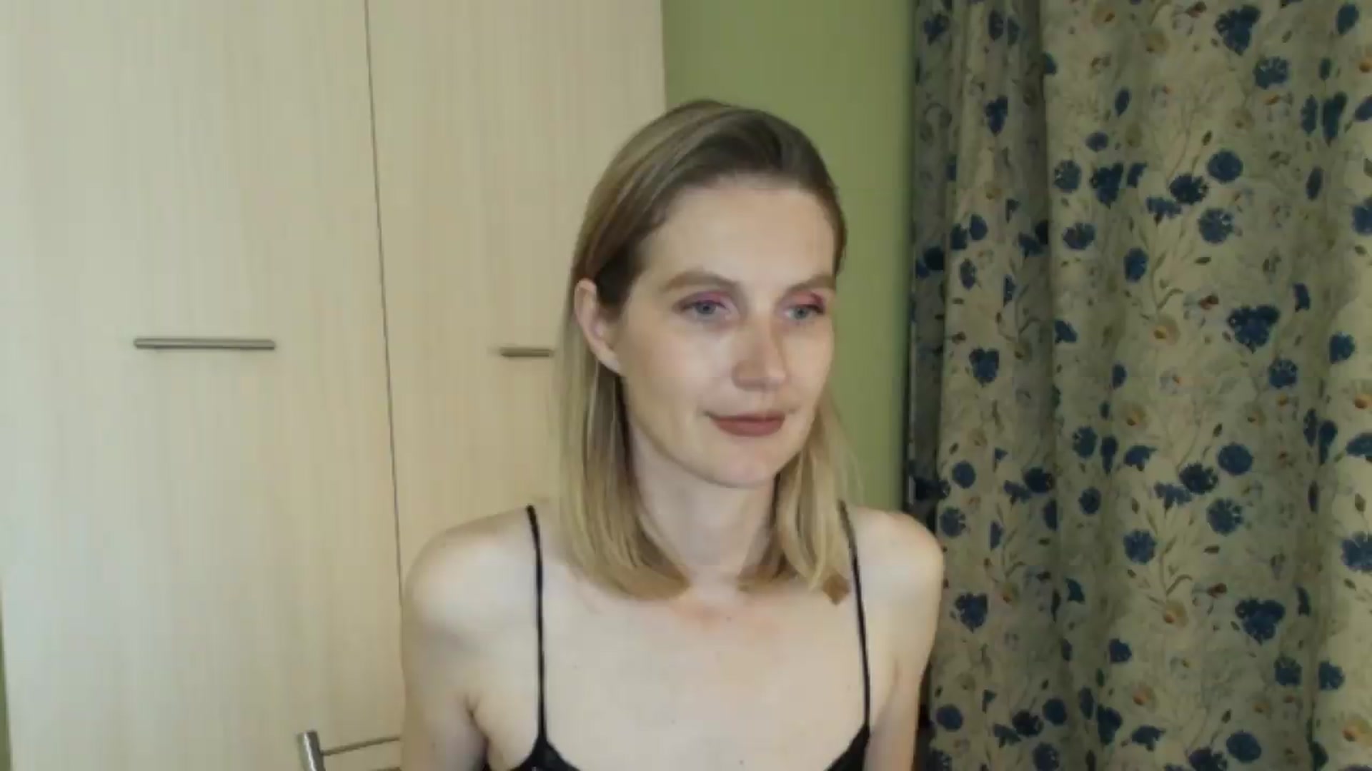 Gallery image thumbnail from HalynatheBest's myfreecams stream on, 08/25/2026, 21:01 image 3 of 20