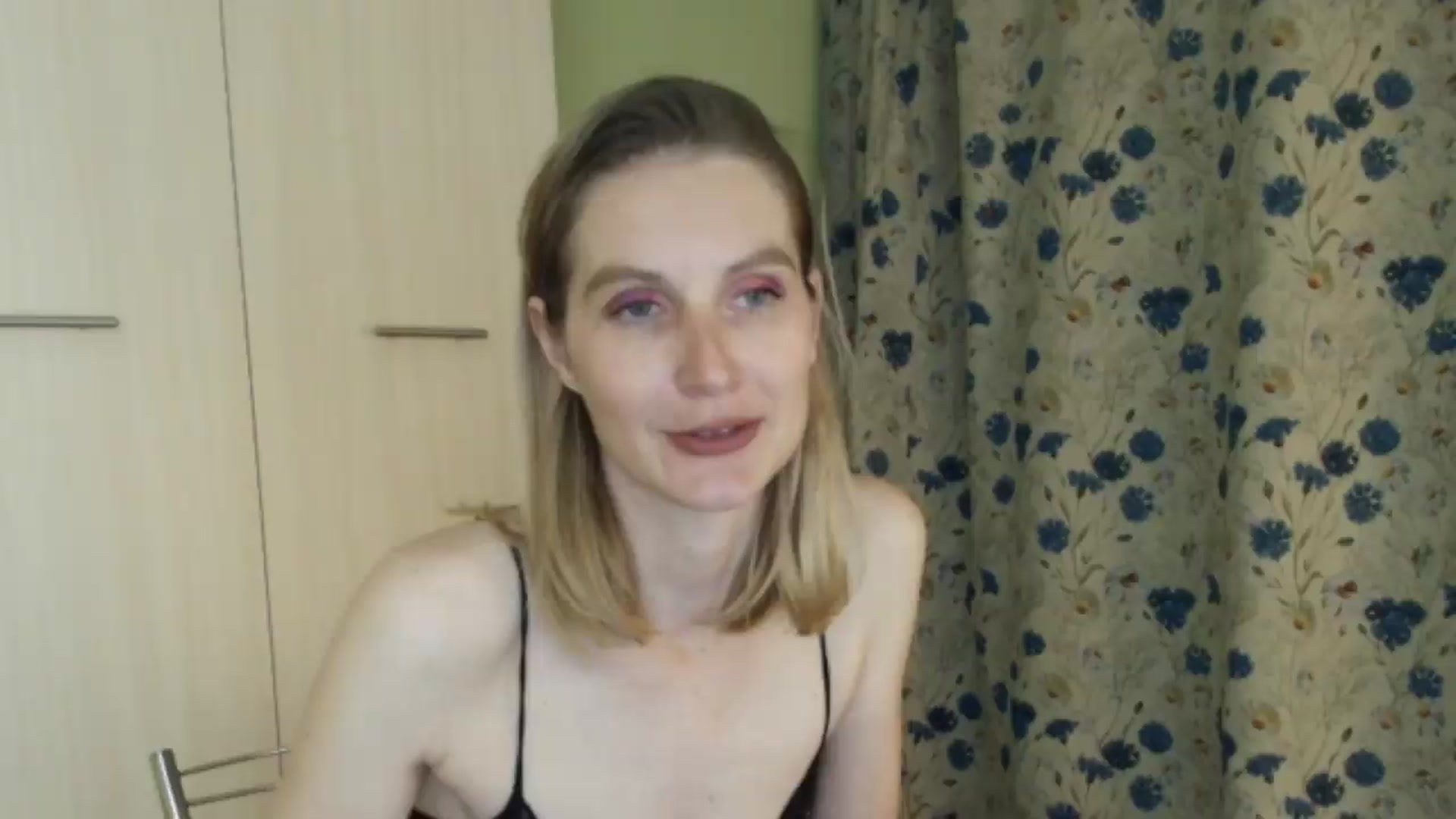 Gallery image thumbnail from HalynatheBest's myfreecams stream on, 08/25/2026, 21:01 image 11 of 20