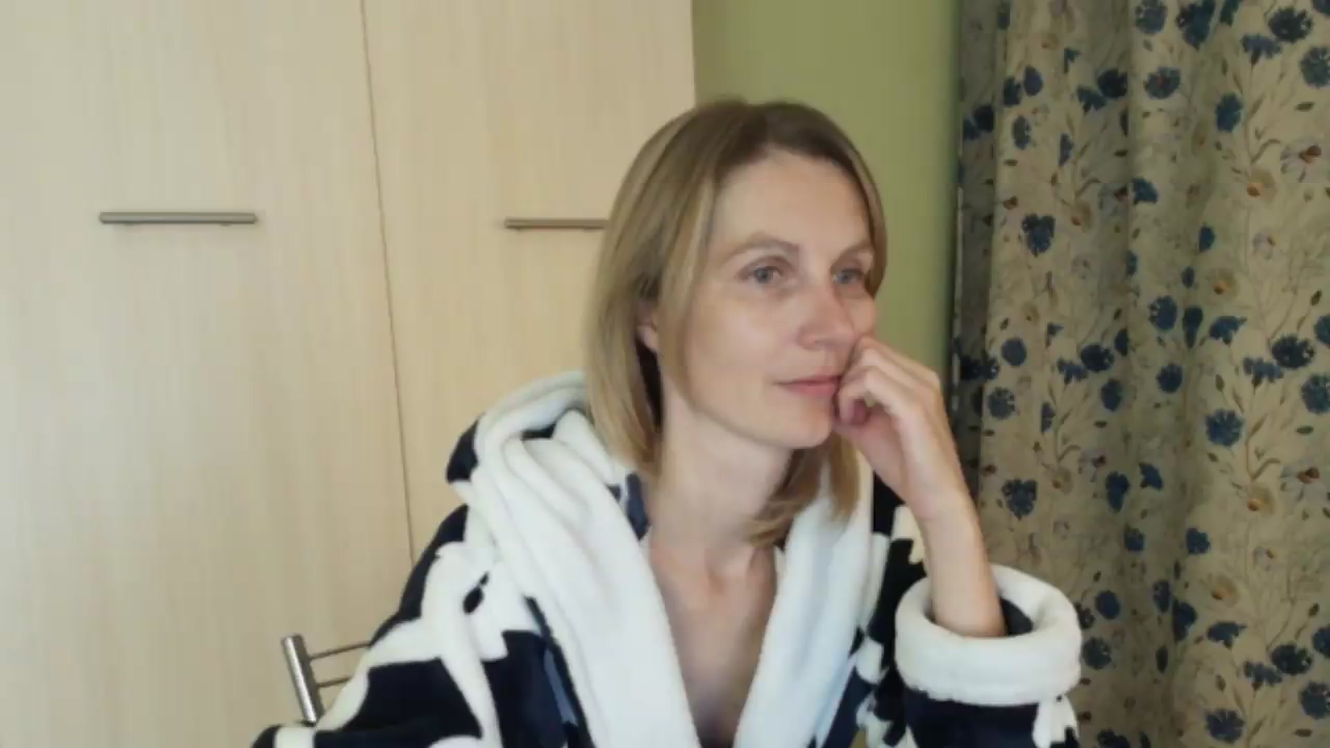 Gallery image thumbnail from HalynatheBest's myfreecams stream on, 08/27/2026, 21:00 image 8 of 20