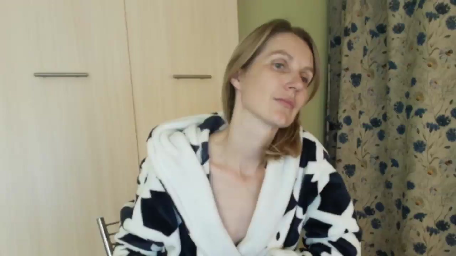 Gallery image thumbnail from HalynatheBest's myfreecams stream on, 08/27/2026, 21:00 image 6 of 20
