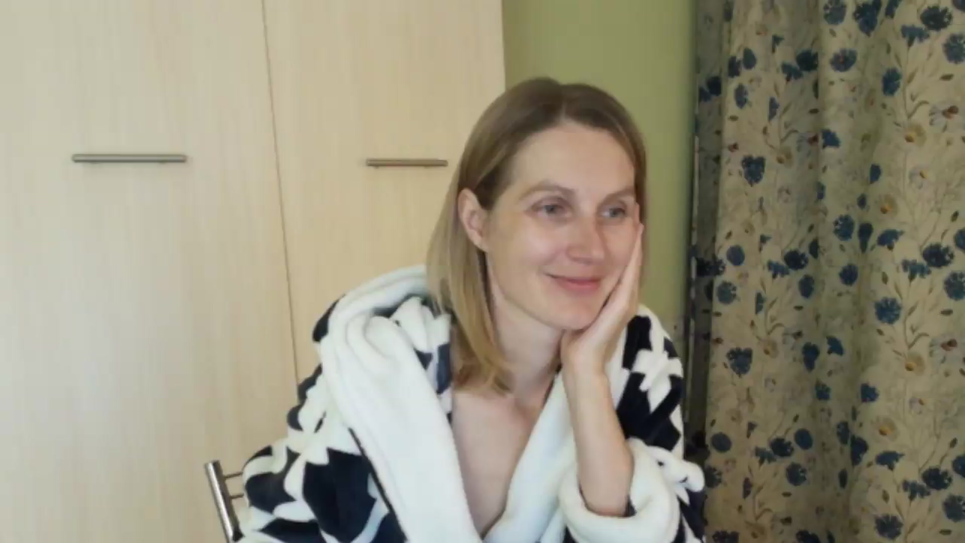 Gallery image thumbnail from HalynatheBest's myfreecams stream on, 08/27/2026, 21:00 image 4 of 20