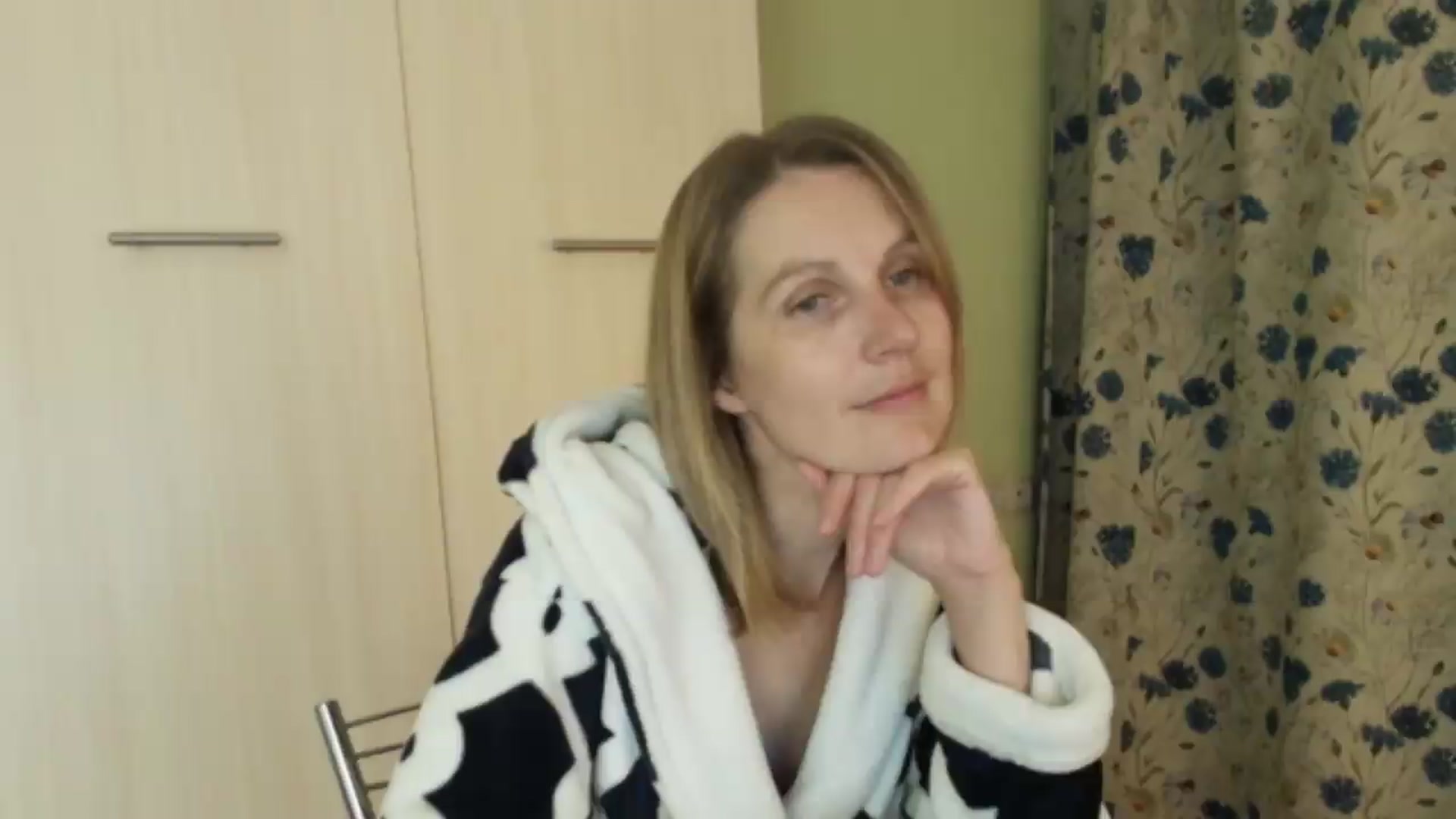 Gallery image thumbnail from HalynatheBest's myfreecams stream on, 08/27/2026, 21:00 image 18 of 20