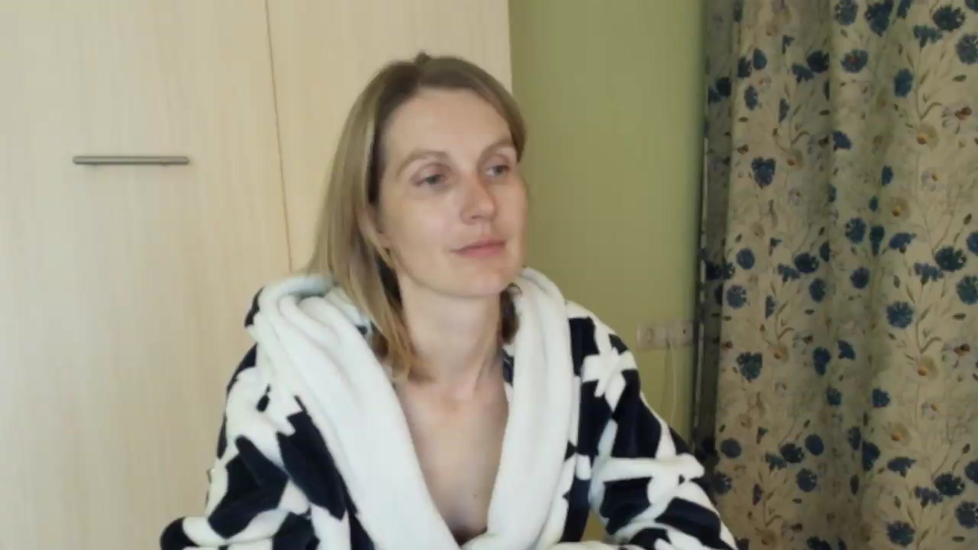 Gallery image thumbnail from HalynatheBest's myfreecams stream on, 08/27/2026, 21:00 image 5 of 20