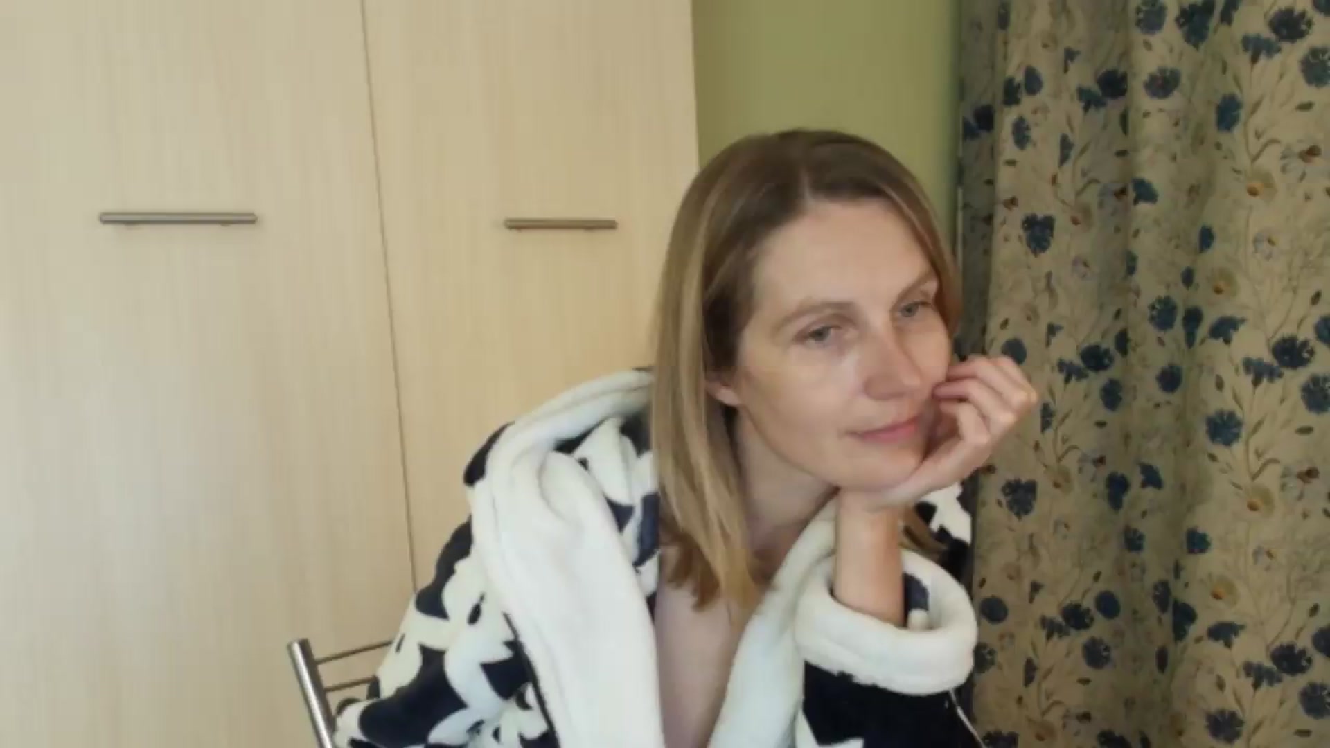 Gallery image thumbnail from HalynatheBest's myfreecams stream on, 08/27/2026, 21:00 image 13 of 20