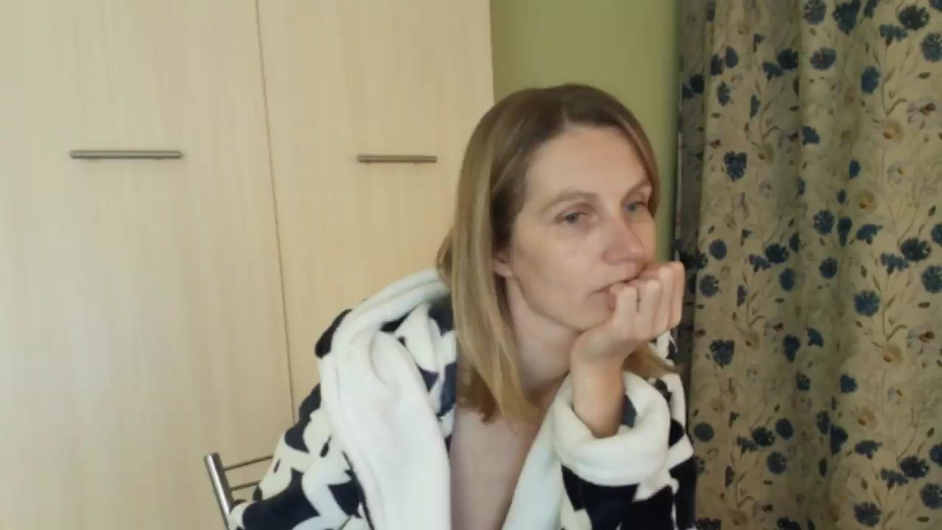 Gallery image thumbnail from HalynatheBest's myfreecams stream on, 08/27/2026, 21:00 image 15 of 20