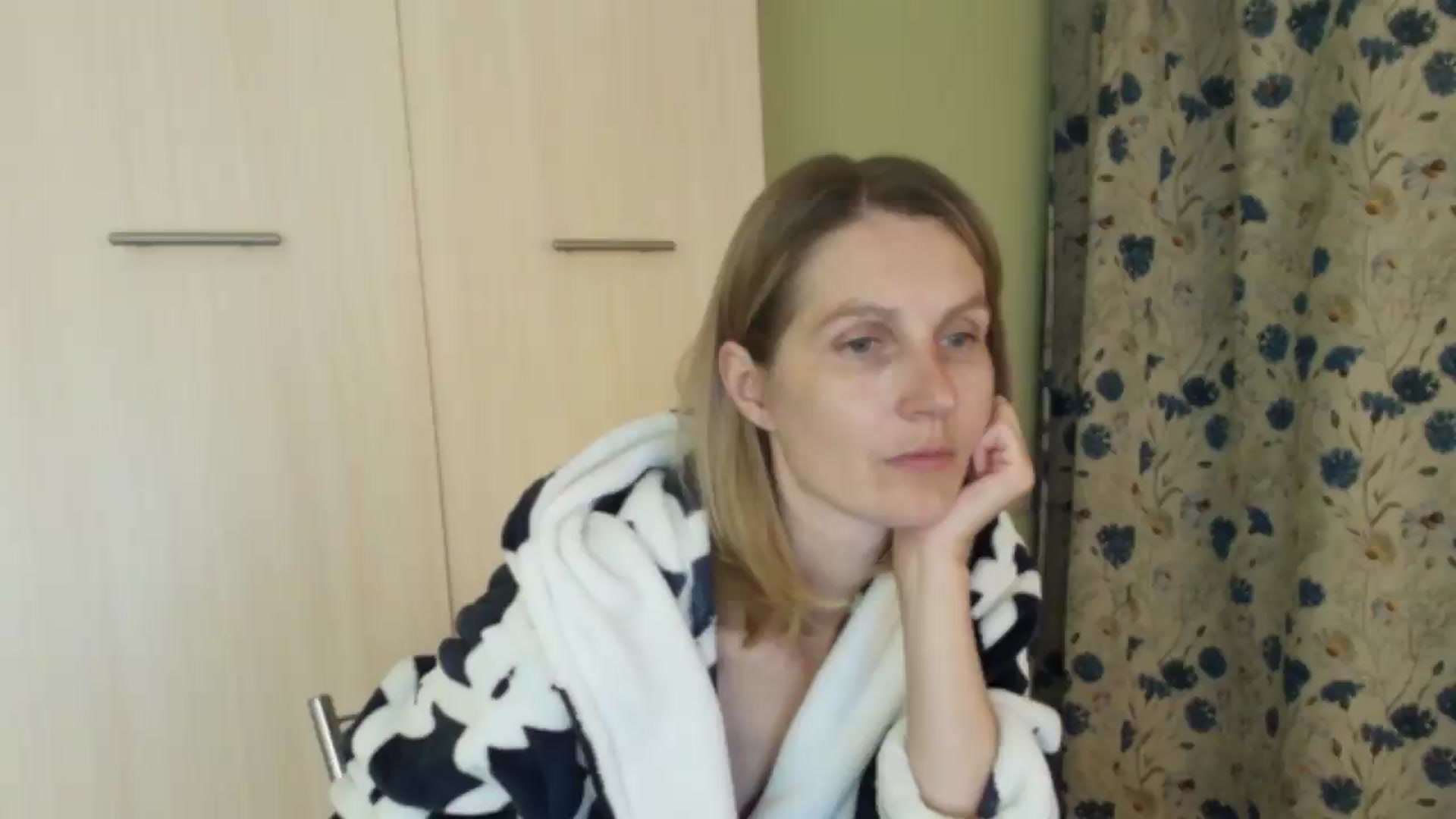 Gallery image thumbnail from HalynatheBest's myfreecams stream on, 08/27/2026, 21:00 image 1 of 20