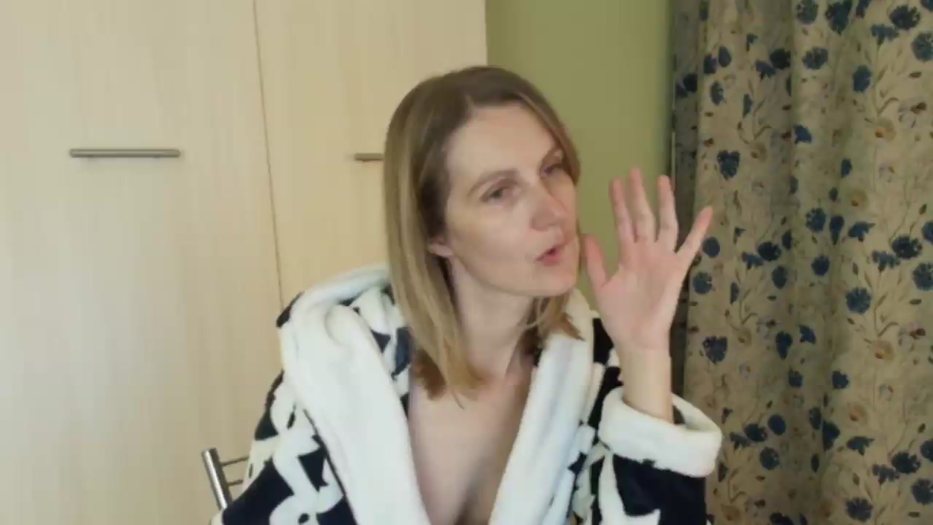 Gallery image thumbnail from HalynatheBest's myfreecams stream on, 08/27/2026, 21:00 image 14 of 20