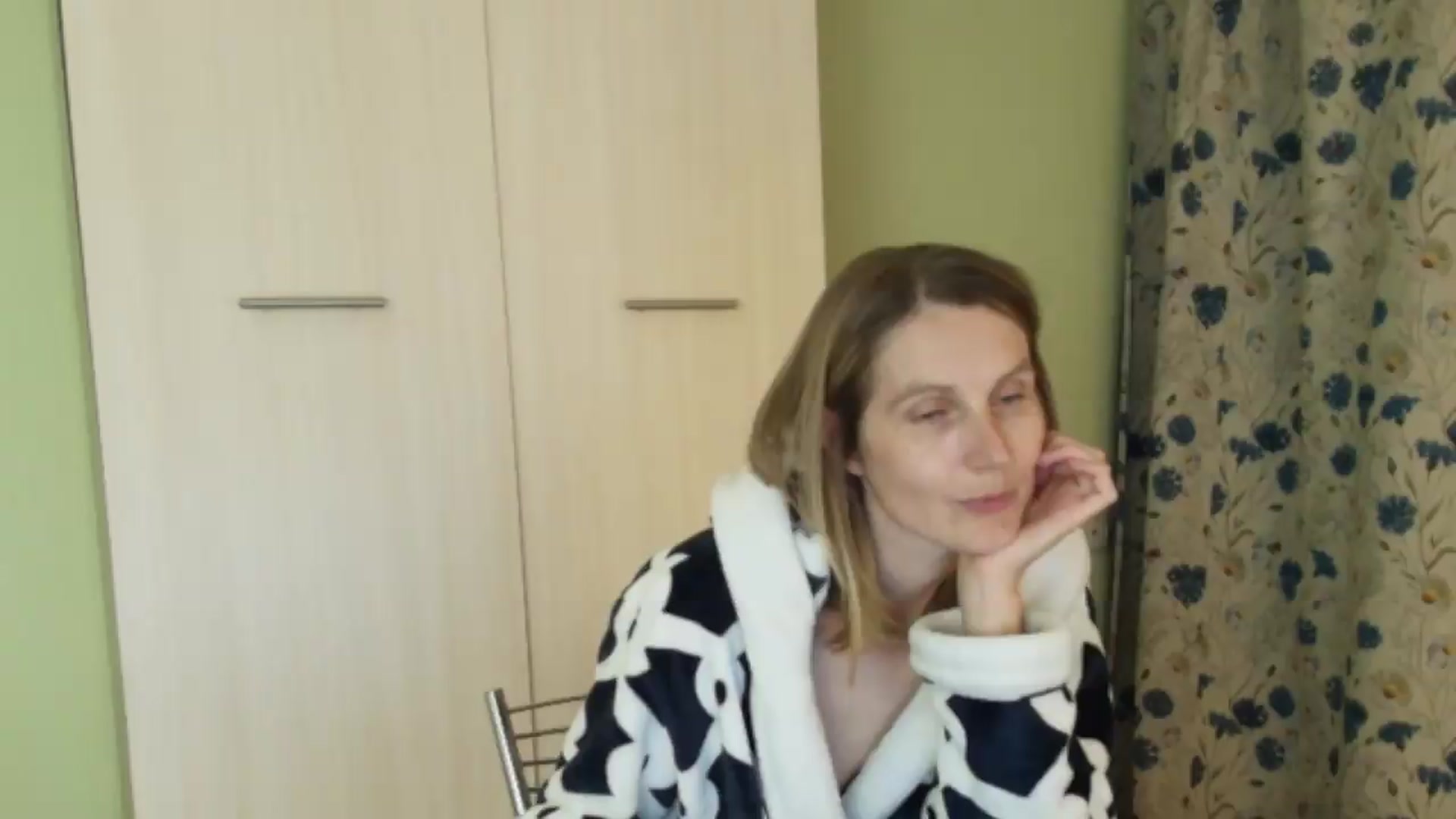 Gallery image thumbnail from HalynatheBest's myfreecams stream on, 08/27/2026, 21:59 image 12 of 20