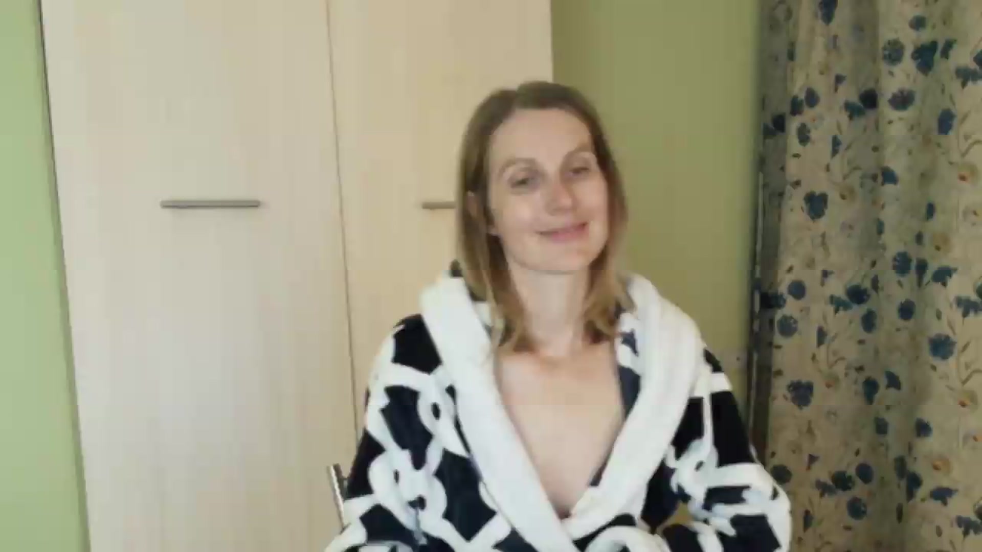 Gallery image thumbnail from HalynatheBest's myfreecams stream on, 08/27/2026, 21:59 image 3 of 20