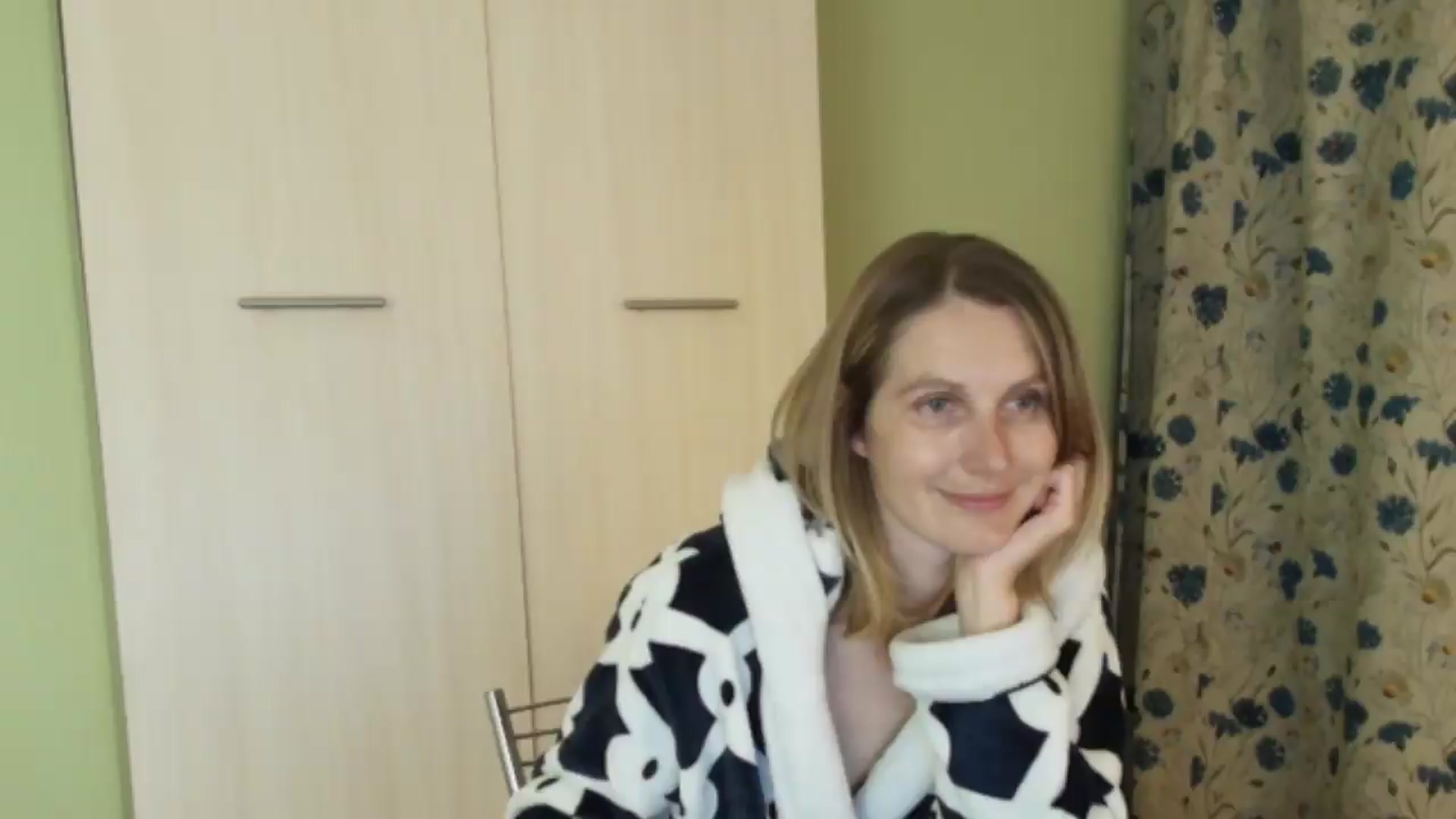 Gallery image thumbnail from HalynatheBest's myfreecams stream on, 08/27/2026, 21:59 image 10 of 20