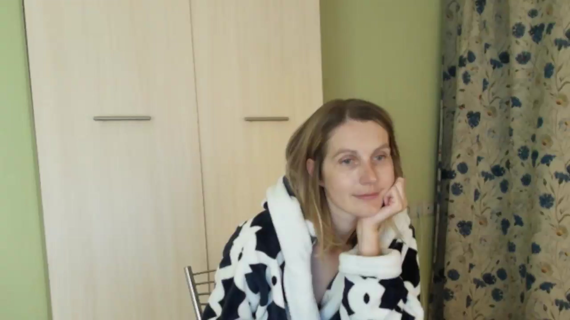 Gallery image thumbnail from HalynatheBest's myfreecams stream on, 08/27/2026, 21:59 image 1 of 20