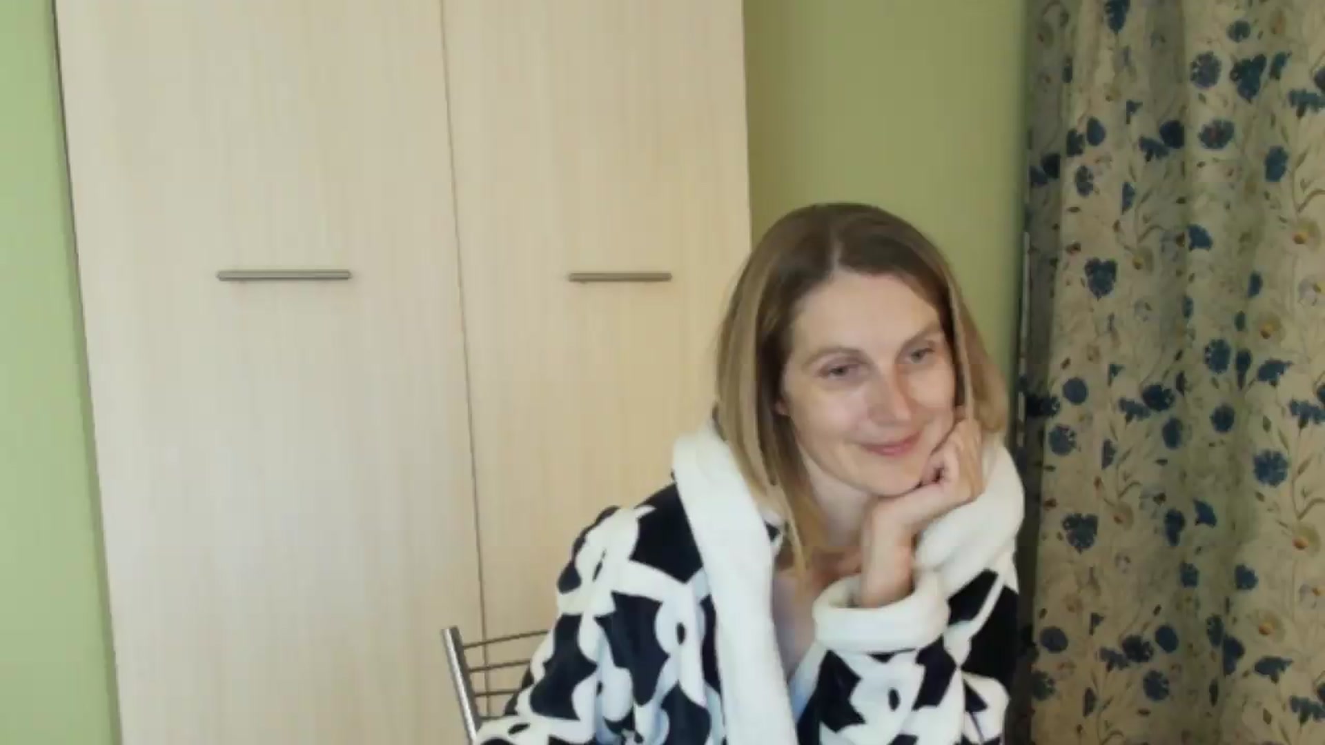 Gallery image thumbnail from HalynatheBest's myfreecams stream on, 08/27/2026, 21:59 image 19 of 20