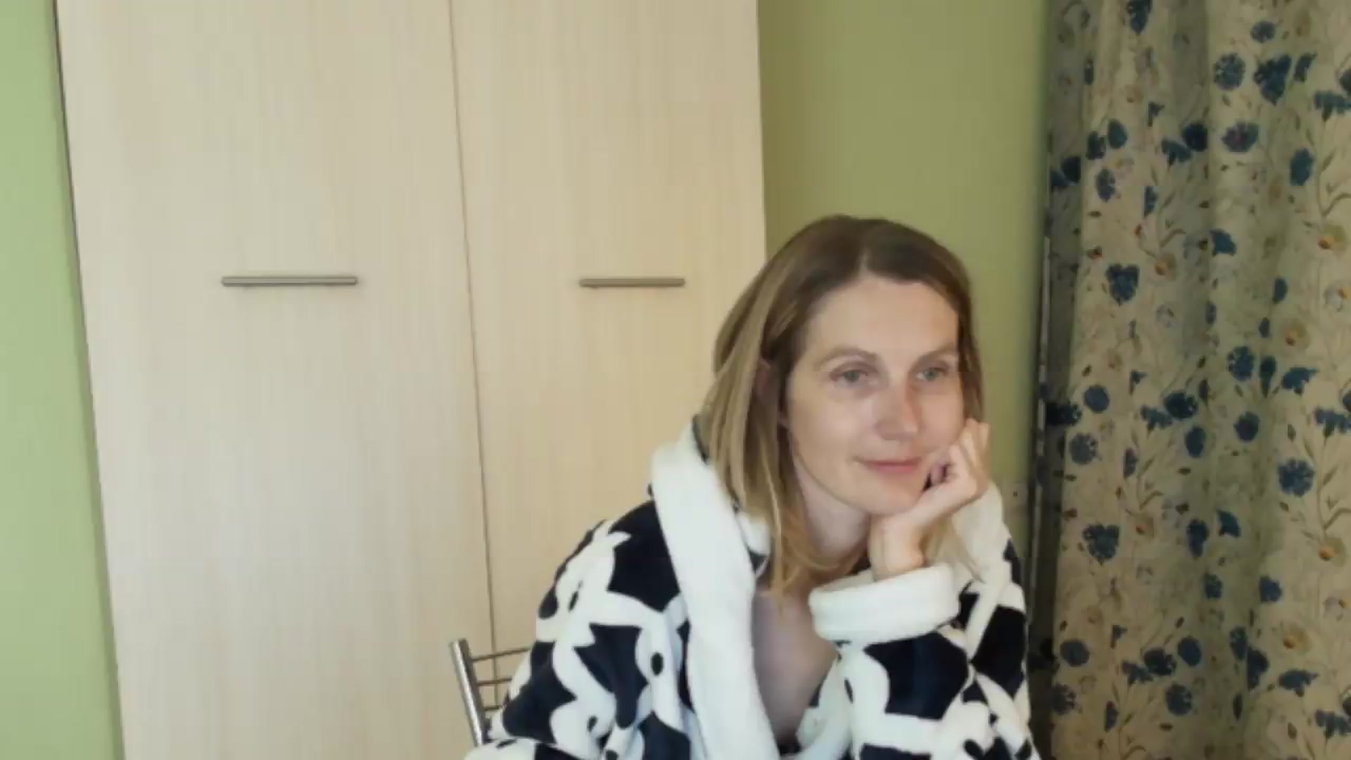 Gallery image thumbnail from HalynatheBest's myfreecams stream on, 08/27/2026, 21:59 image 4 of 20