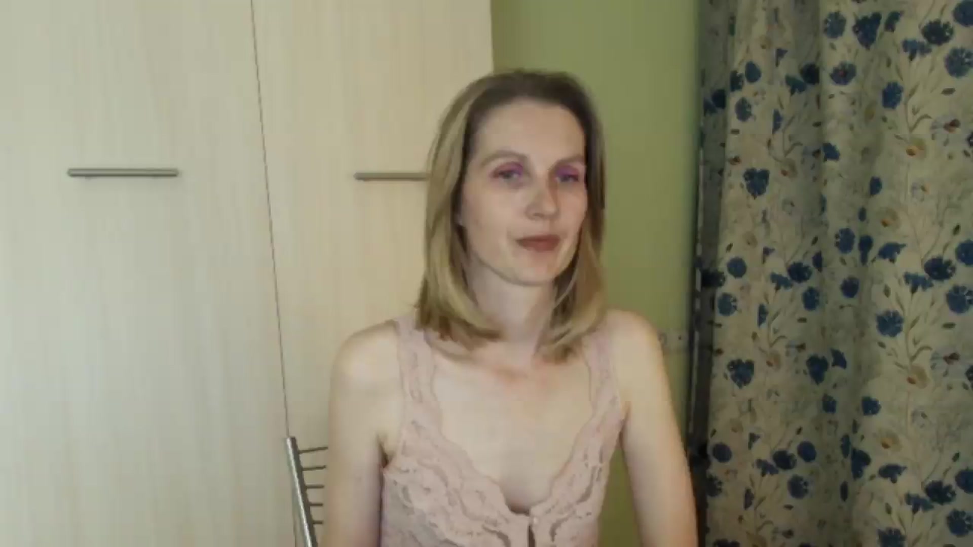 Gallery image thumbnail from HalynatheBest's myfreecams stream on, 08/28/2026, 21:17 image 1 of 20