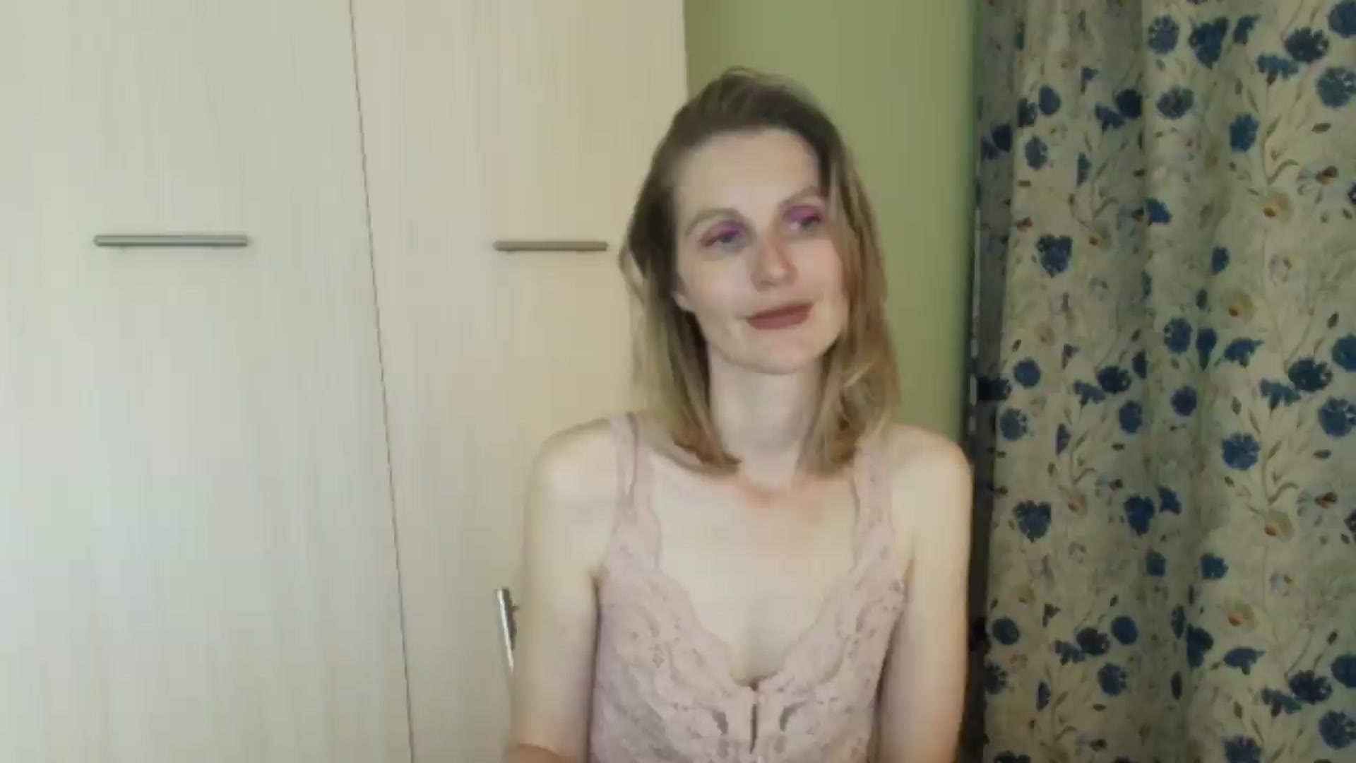 Gallery image thumbnail from HalynatheBest's myfreecams stream on, 08/28/2026, 21:17 image 15 of 20