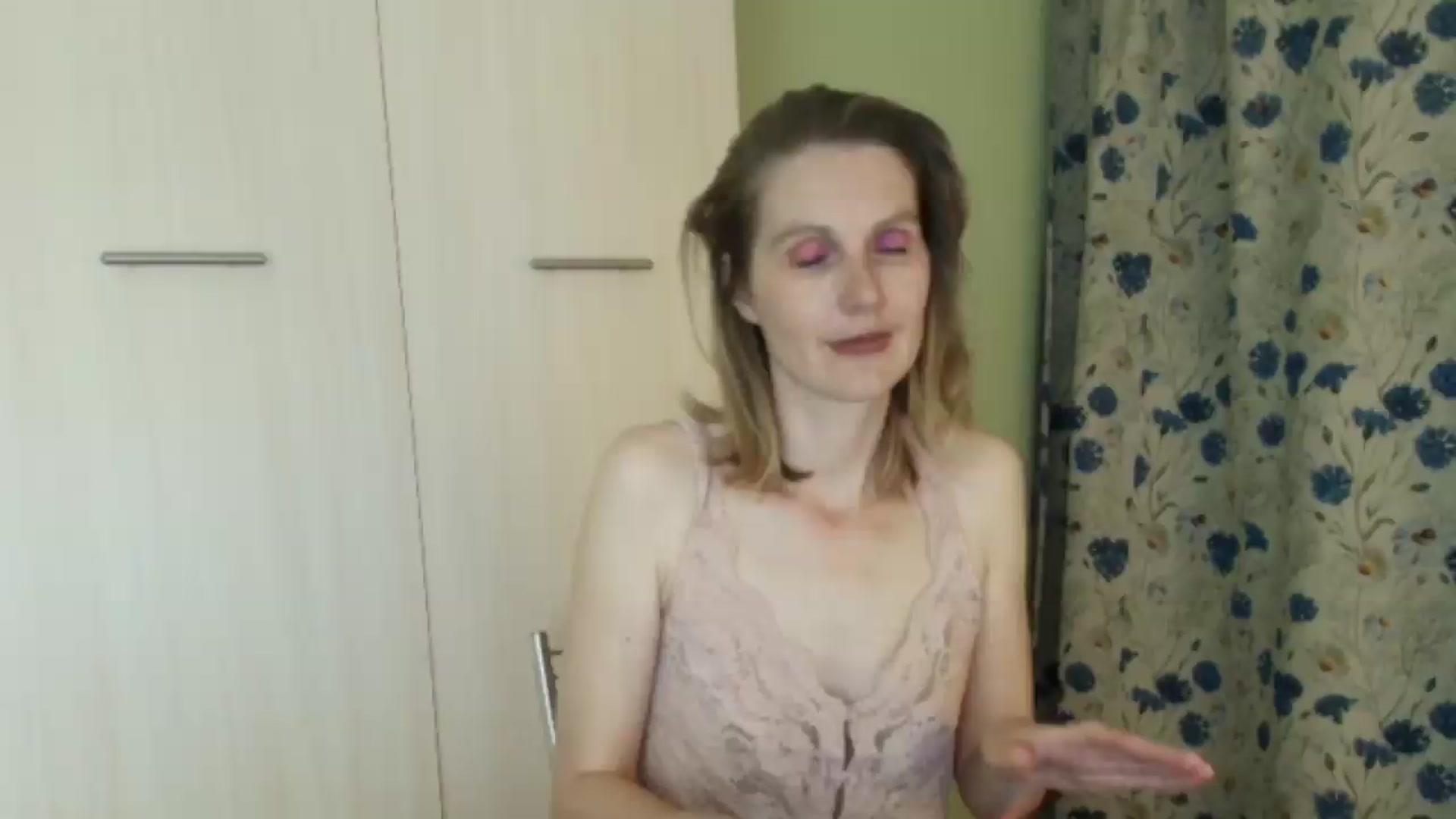 Gallery image thumbnail from HalynatheBest's myfreecams stream on, 08/28/2026, 21:17 image 13 of 20