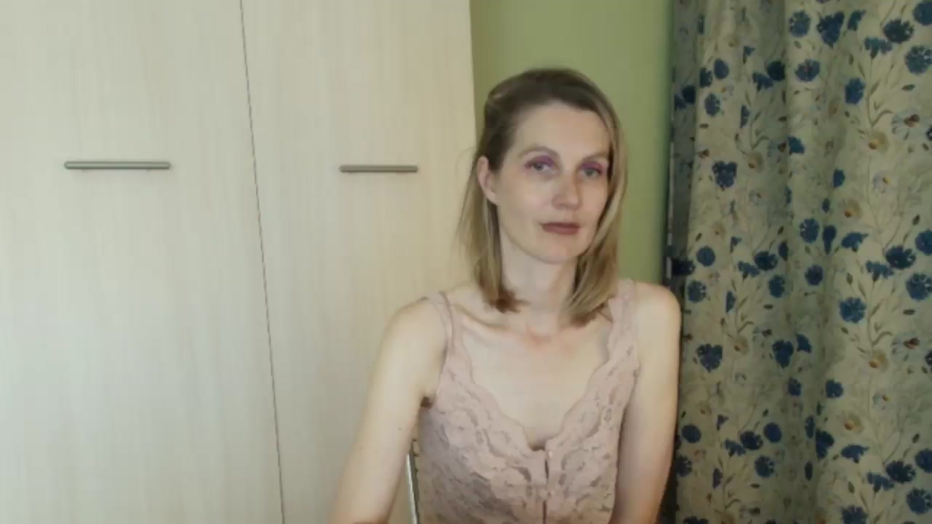 Gallery image thumbnail from HalynatheBest's myfreecams stream on, 08/28/2026, 21:40 image 19 of 20