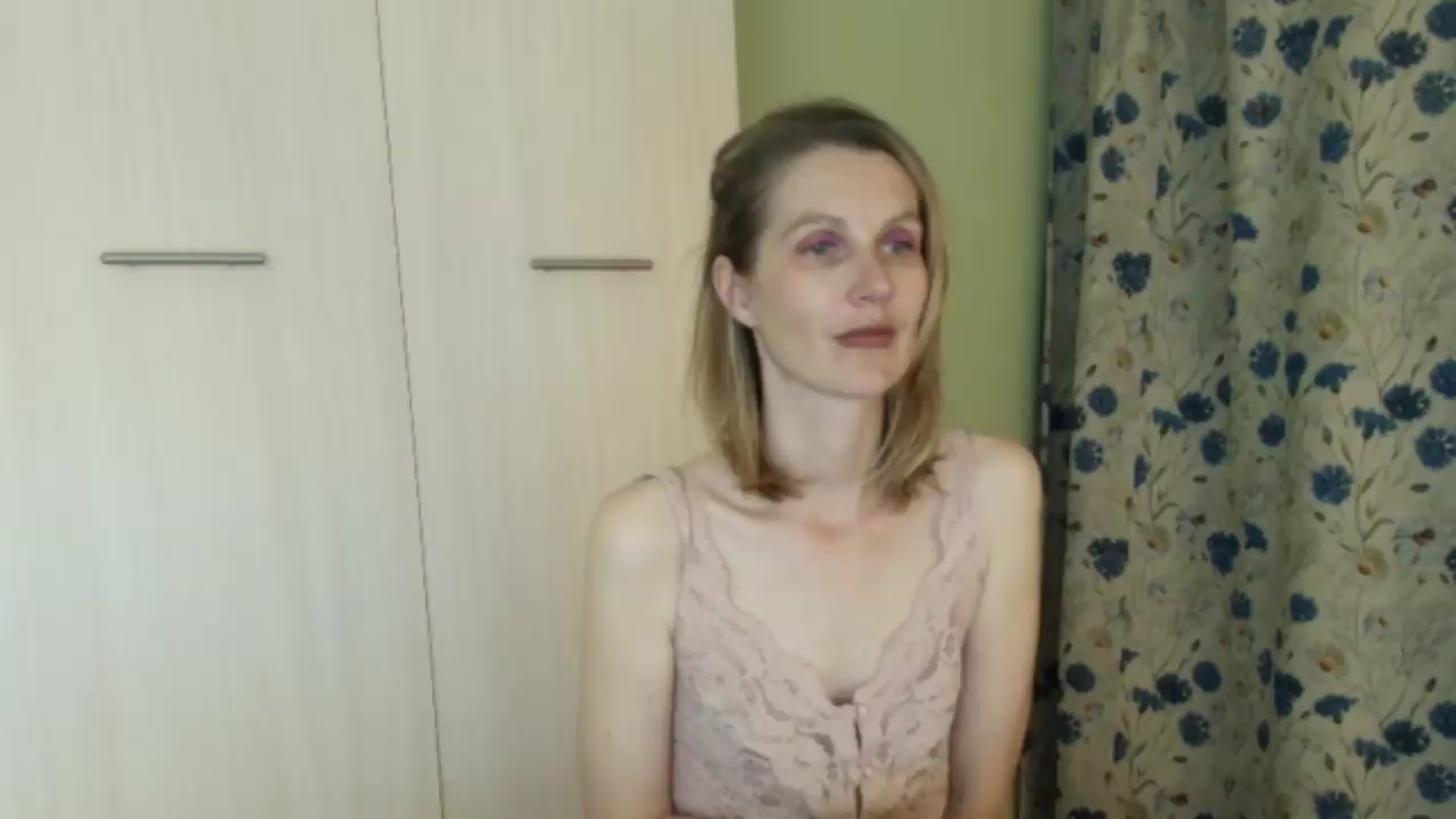 Gallery image thumbnail from HalynatheBest's myfreecams stream on, 08/28/2026, 21:40 image 18 of 20