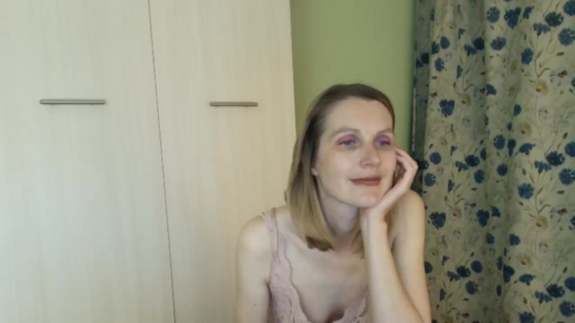 Gallery image thumbnail from HalynatheBest's myfreecams stream on, 08/28/2026, 21:40 image 8 of 20
