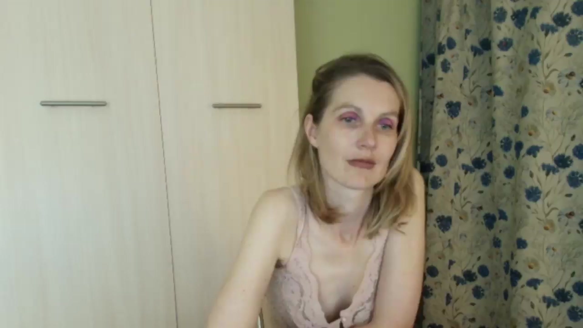 Gallery image thumbnail from HalynatheBest's myfreecams stream on, 08/28/2026, 21:40 image 17 of 20