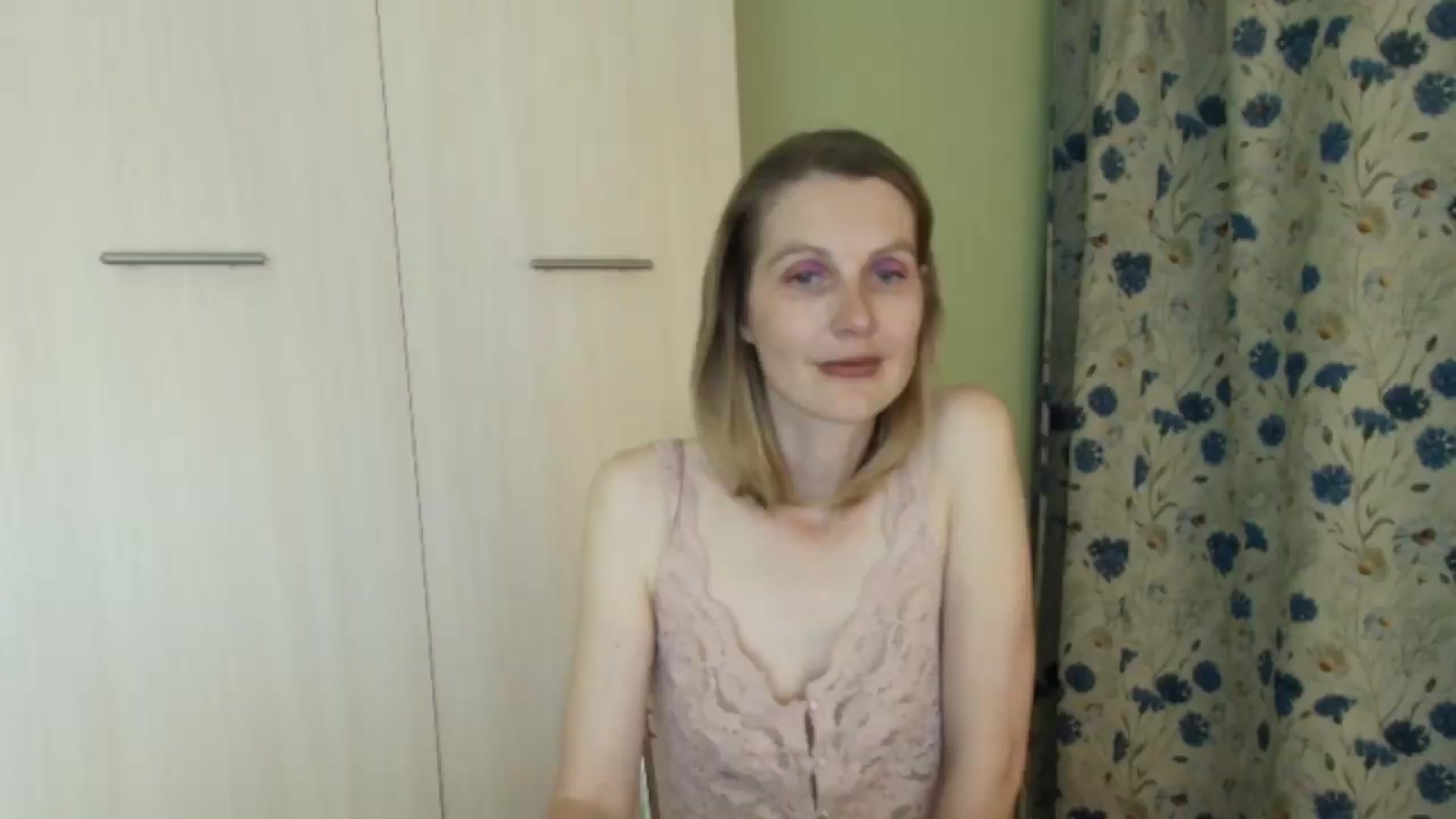 Gallery image thumbnail from HalynatheBest's myfreecams stream on, 08/28/2026, 21:40 image 10 of 20