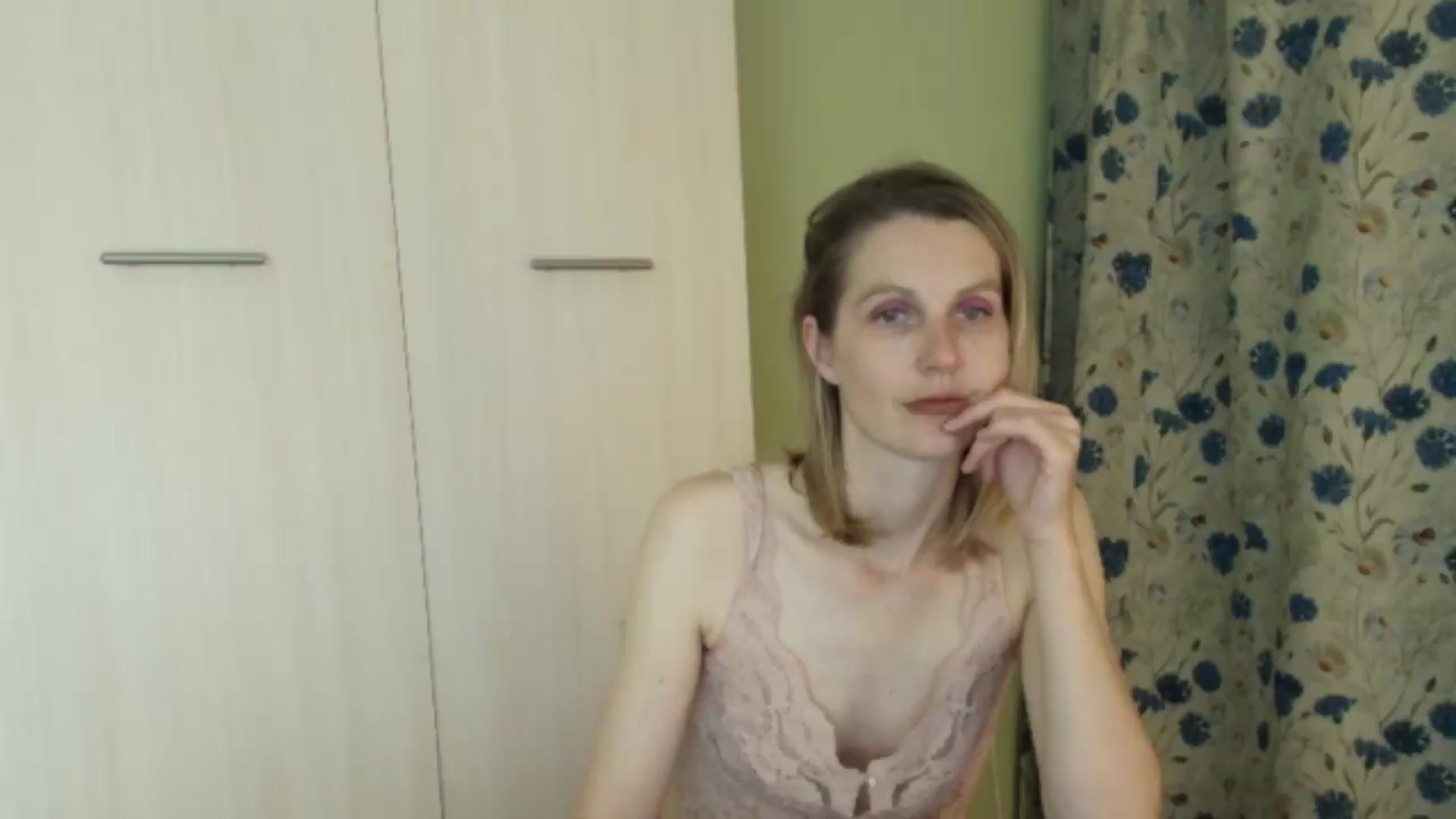 Gallery image thumbnail from HalynatheBest's myfreecams stream on, 08/28/2026, 21:40 image 15 of 20