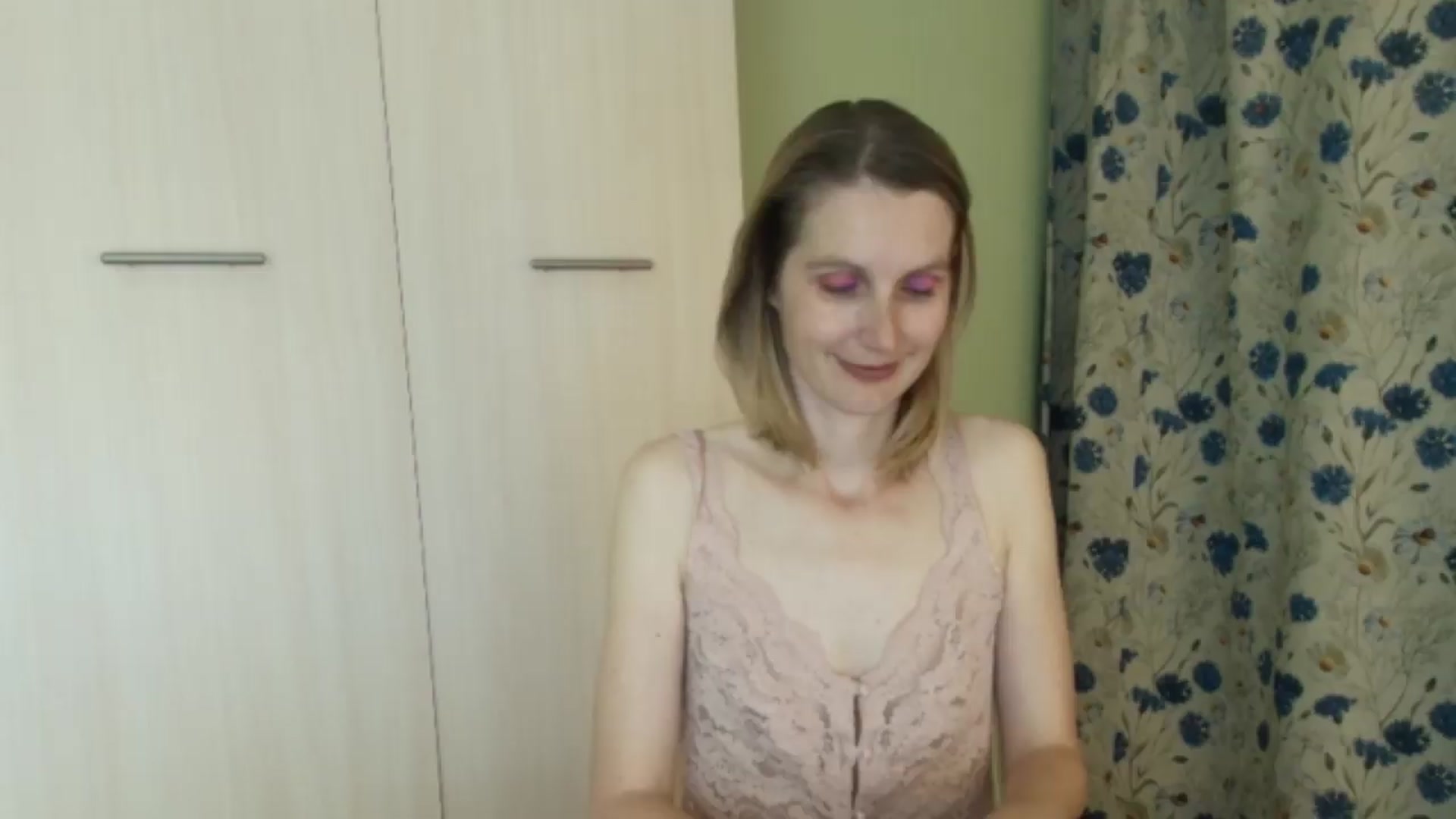 Gallery image thumbnail from HalynatheBest's myfreecams stream on, 08/28/2026, 21:40 image 7 of 20