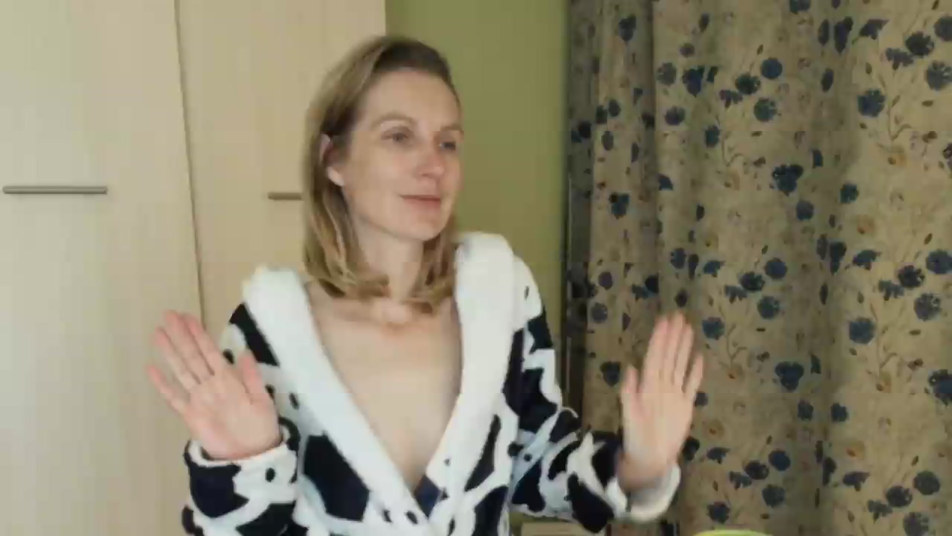 Gallery image thumbnail from HalynatheBest's myfreecams stream on, 09/02/2026, 20:32 image 11 of 20