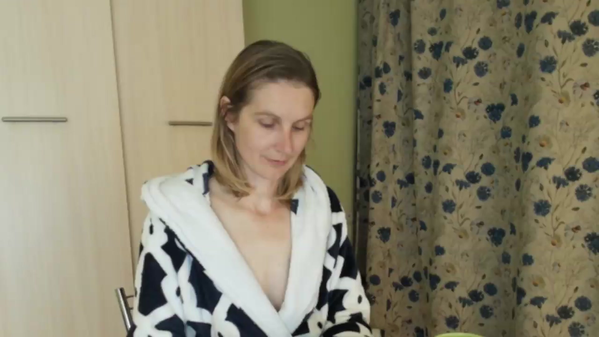 Gallery image thumbnail from HalynatheBest's myfreecams stream on, 09/02/2026, 20:32 image 5 of 20