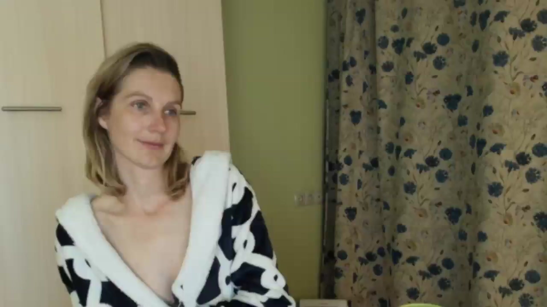 Gallery image thumbnail from HalynatheBest's myfreecams stream on, 09/02/2026, 20:32 image 17 of 20