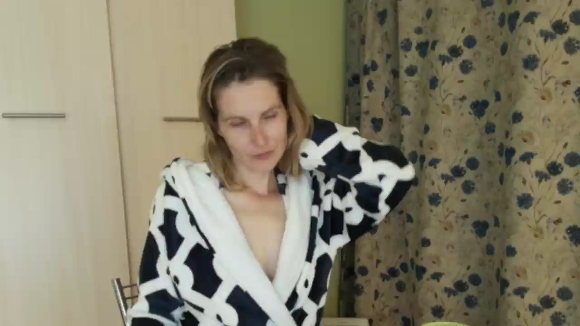 Gallery image thumbnail from HalynatheBest's myfreecams stream on, 09/02/2026, 20:32 image 2 of 20