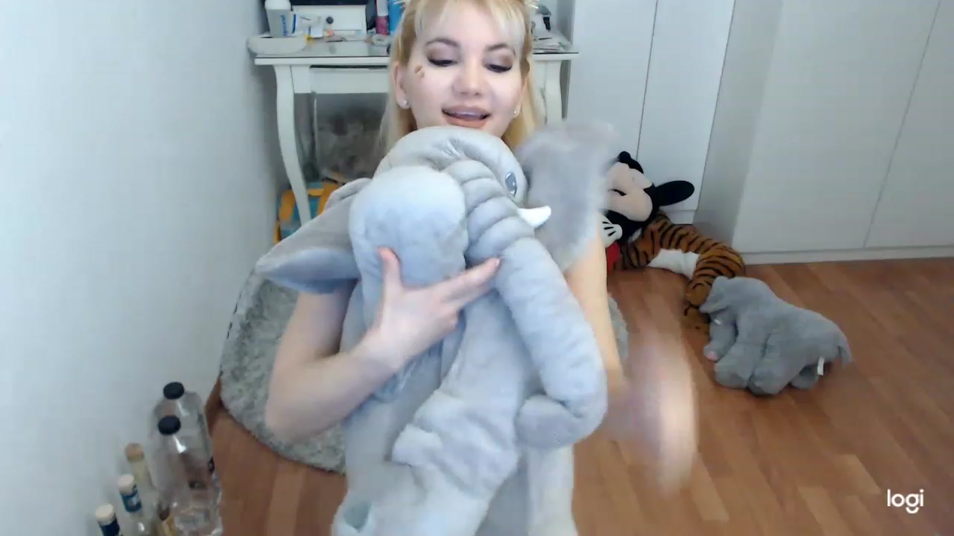 Gallery image thumbnail from HammyGirl's myfreecams stream on, 02/27/2023, 08:50 image 5 of 20