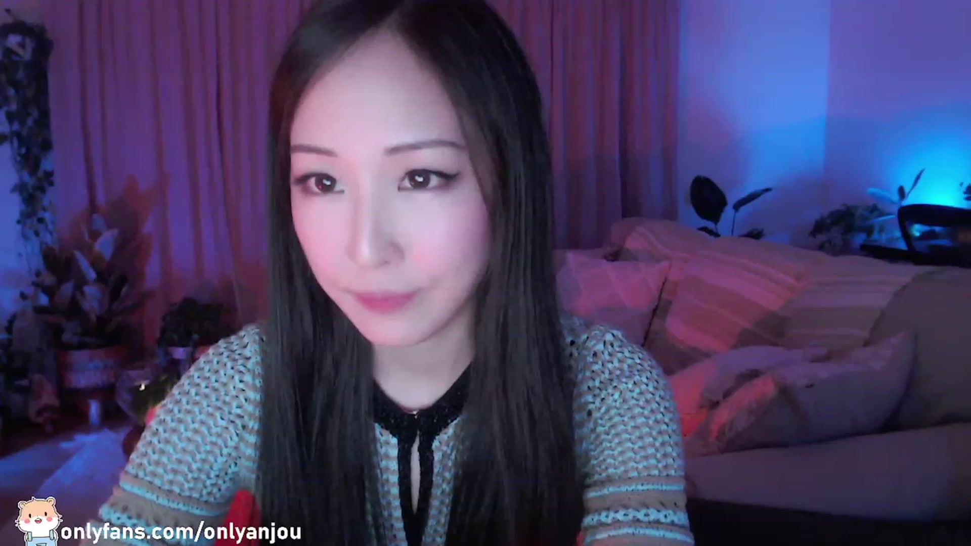 Gallery image thumbnail from HamtaroQueen's myfreecams stream on, 11/20/2022, 05:41 image 4 of 20