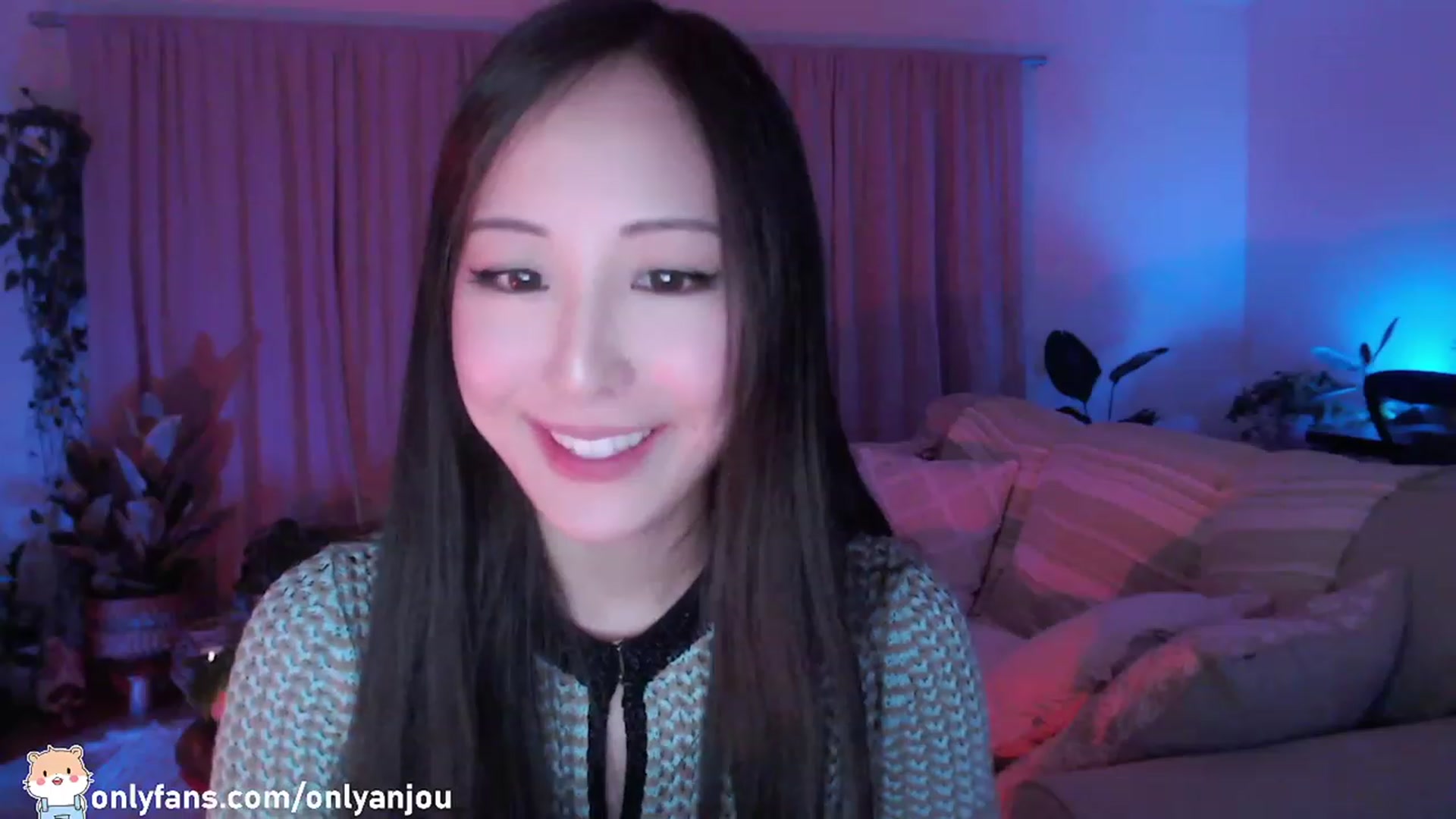 Gallery image thumbnail from HamtaroQueen's myfreecams stream on, 11/20/2022, 05:41 image 3 of 20