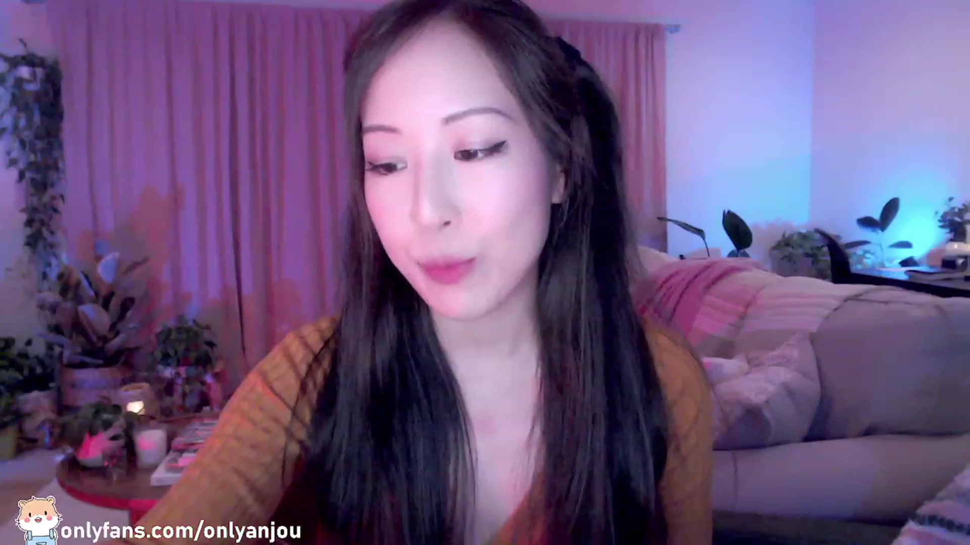 Gallery image thumbnail from HamtaroQueen's myfreecams stream on, 11/27/2022, 05:25 image 11 of 20
