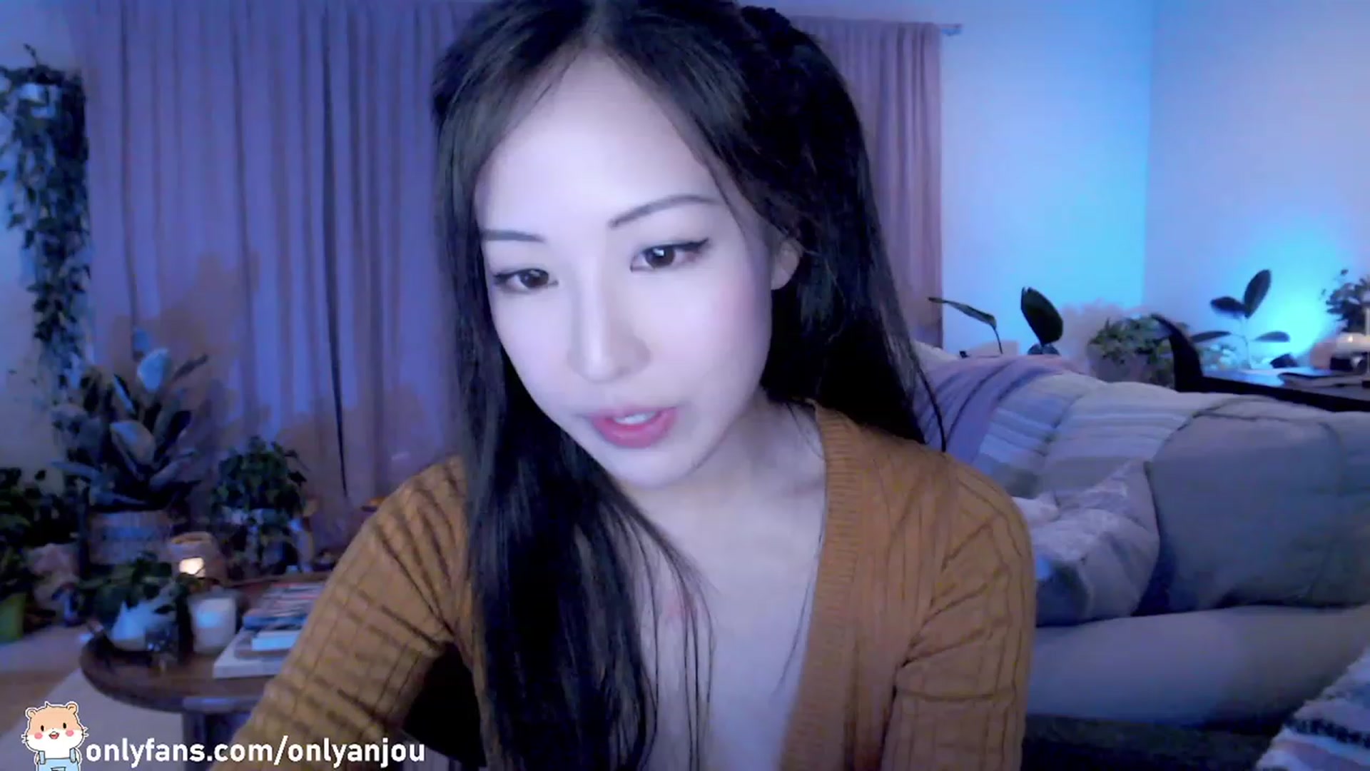Gallery image thumbnail from HamtaroQueen's myfreecams stream on, 11/27/2022, 05:25 image 18 of 20
