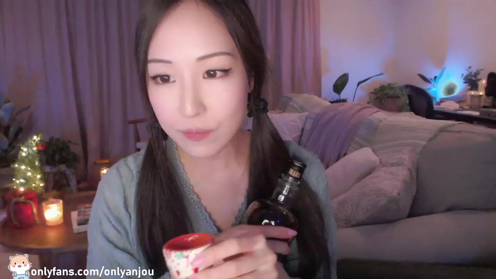 Gallery image thumbnail from HamtaroQueen's myfreecams stream on, 12/11/2022, 05:01 image 17 of 20