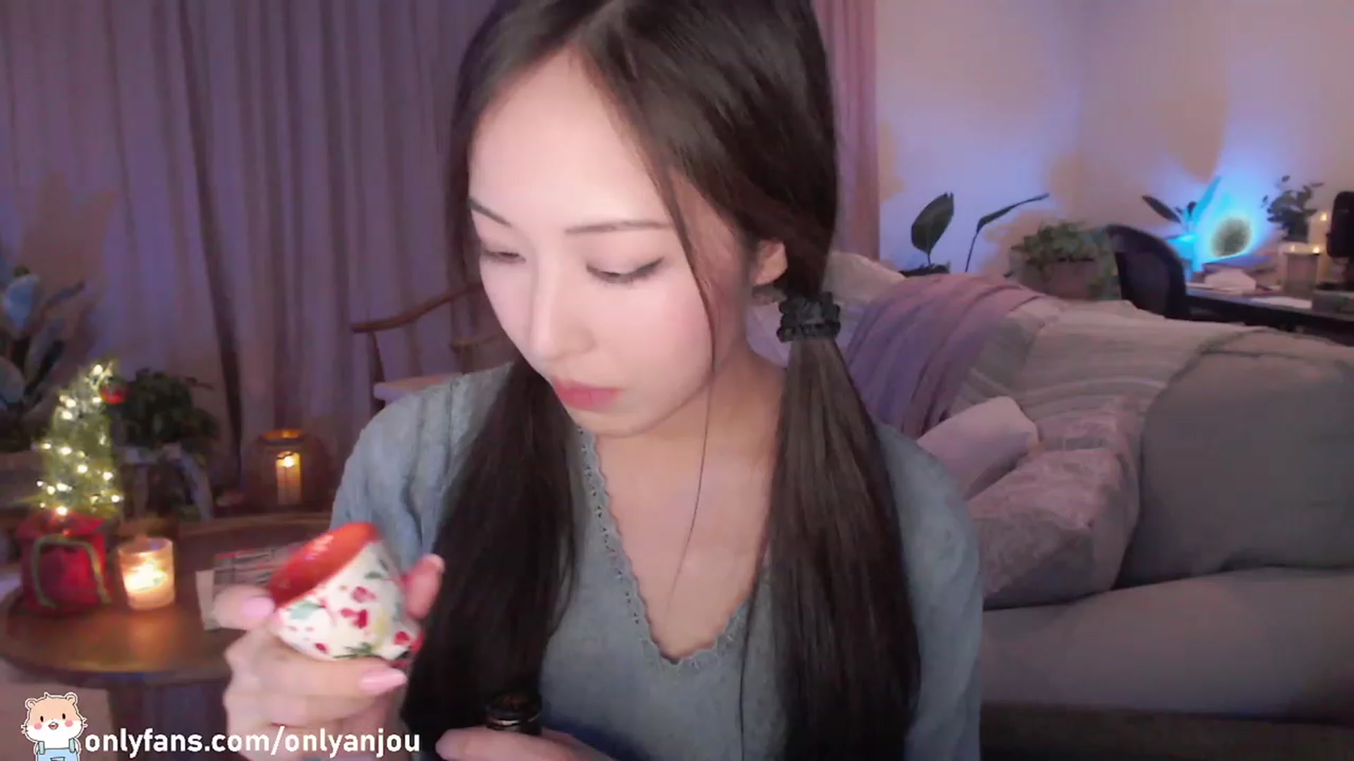 Gallery image thumbnail from HamtaroQueen's myfreecams stream on, 12/11/2022, 05:16 image 17 of 20